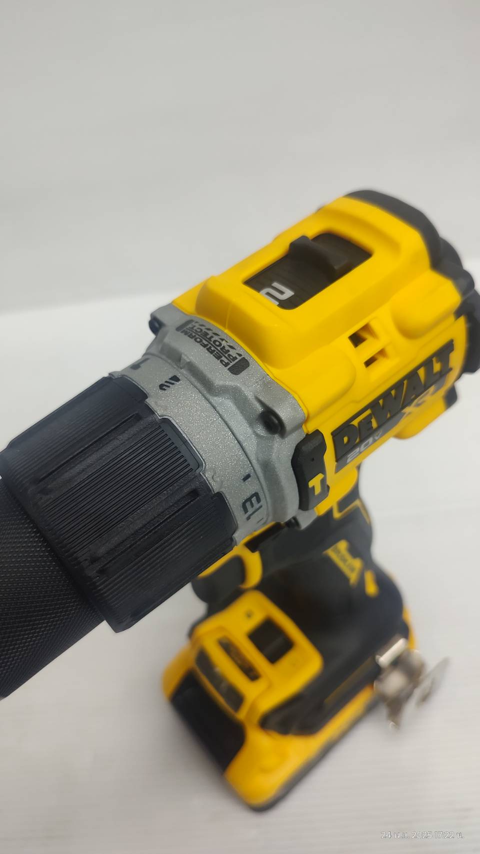 สว่านกระแทกไร้สายไร้แปรงถ่าน 20V DCD806S1T-B1 DEWALT
