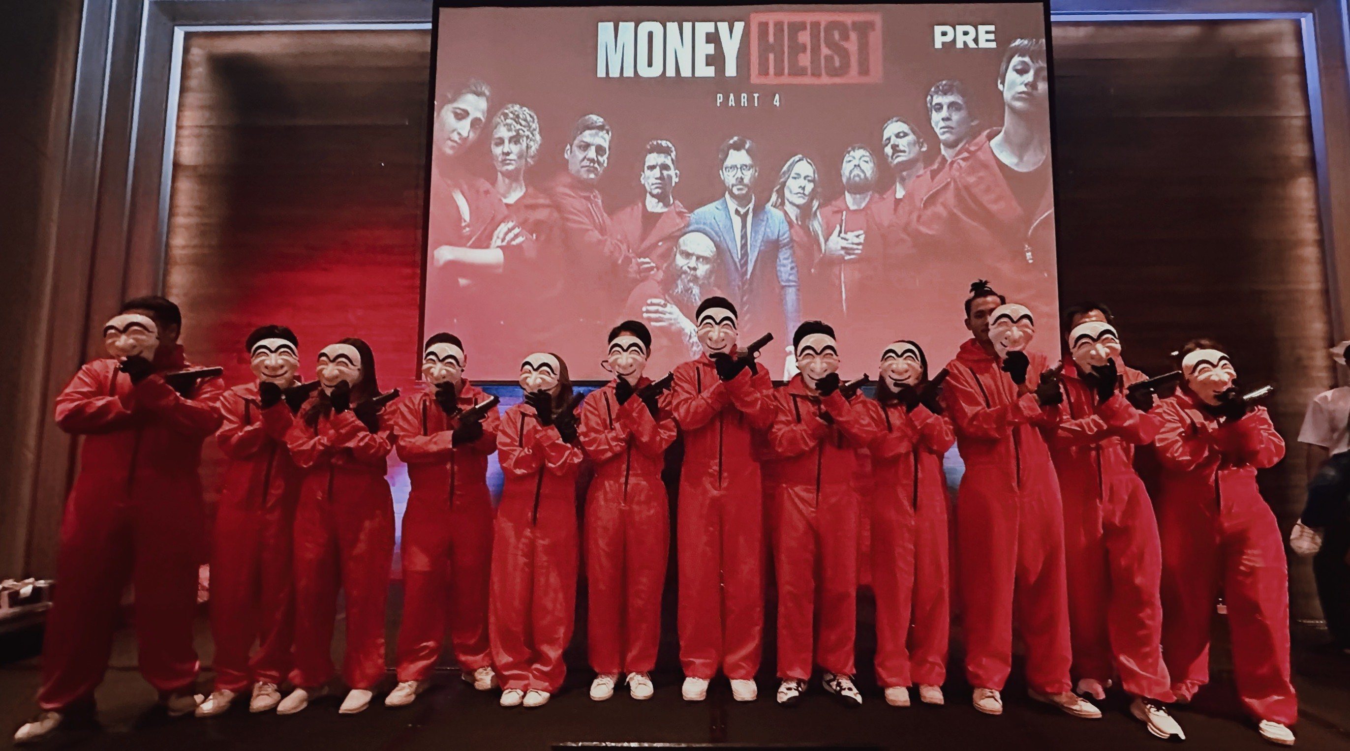 ชุดทรชนคนปล้นโลก / money heist / money heist korea