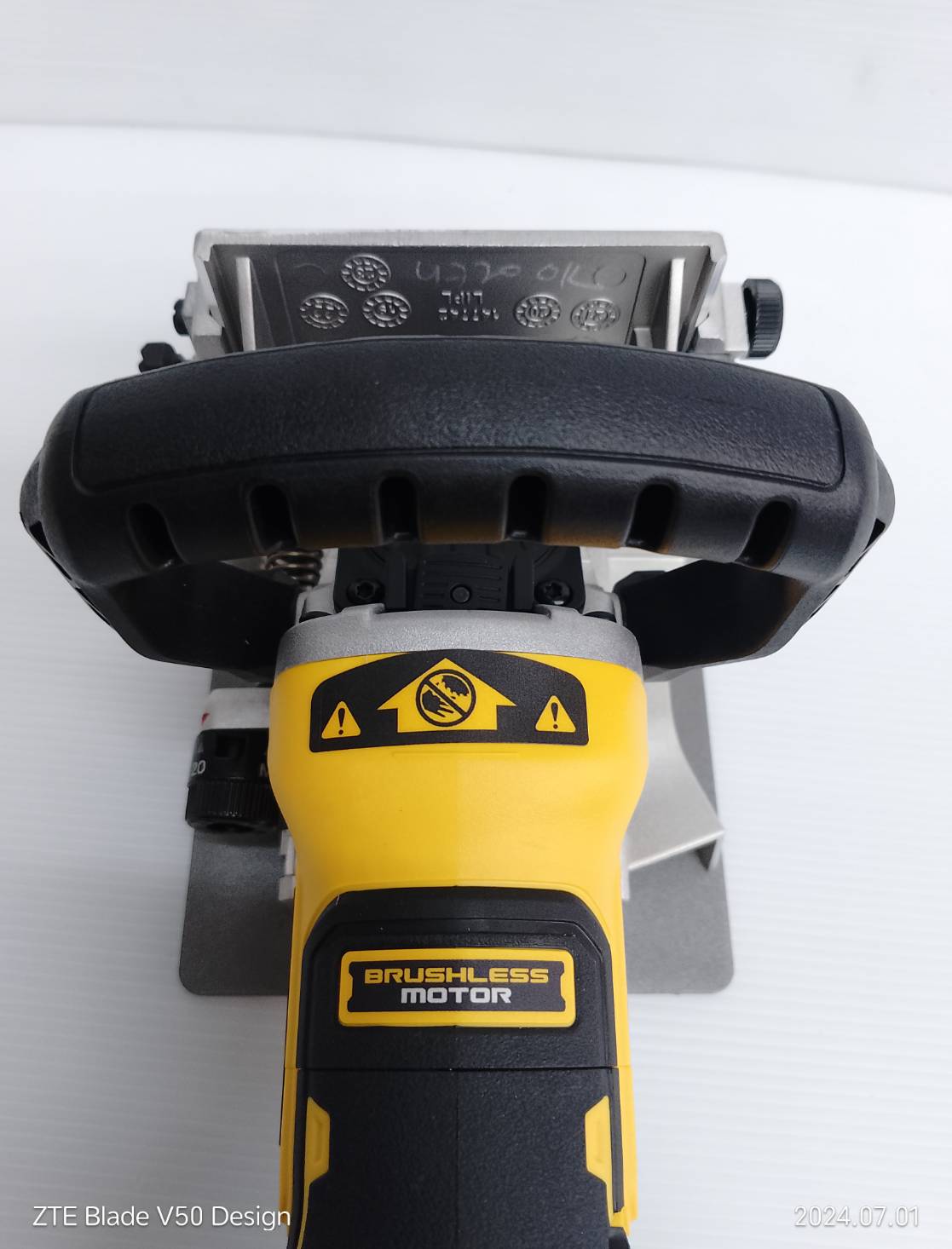 เครื่องต่อไม้ไร้สาย (Biscuit Jointer) 18V DCW682N DEWALT (ตัวเปล่า)