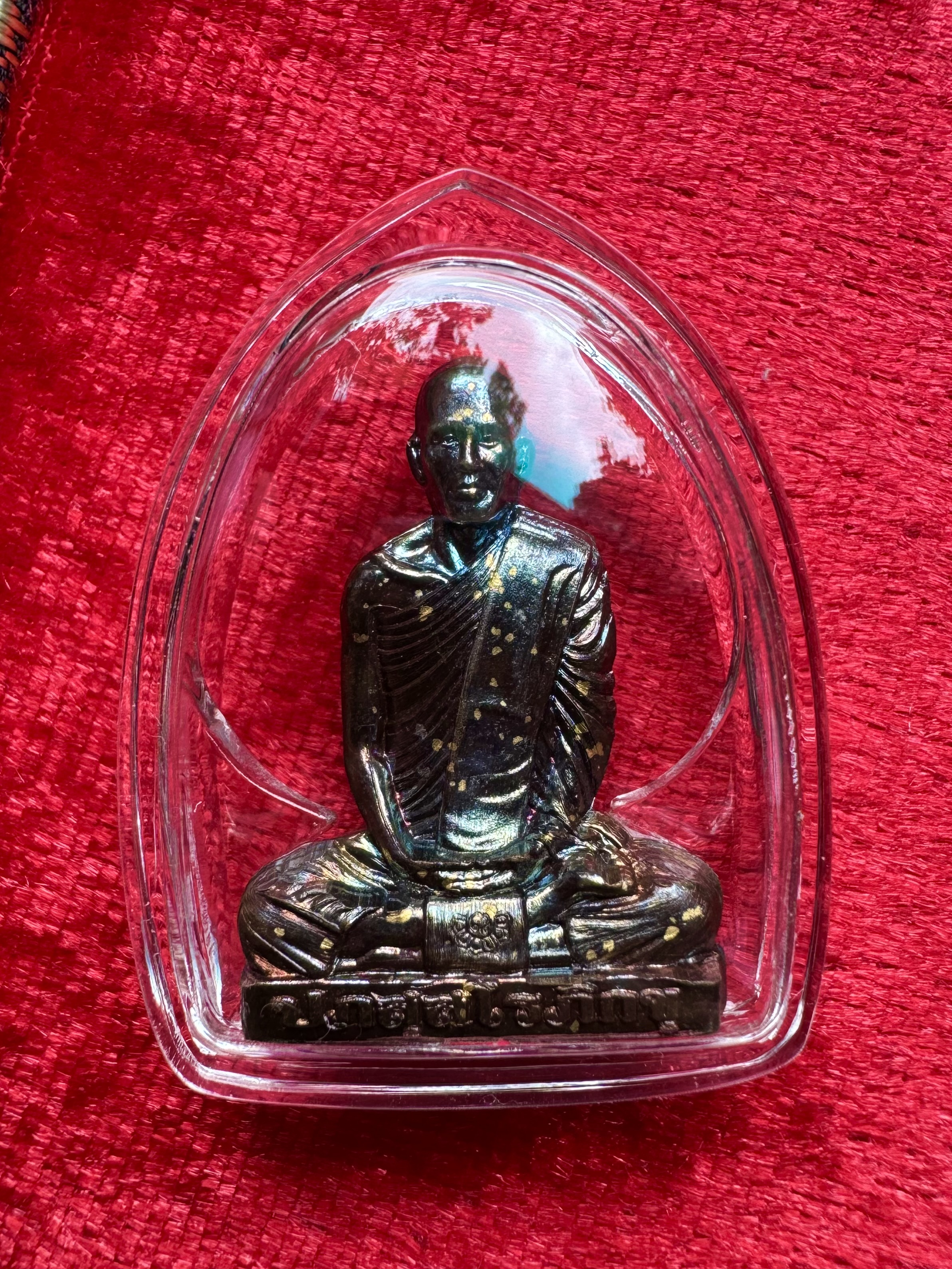 รูปเหมือนปั๊ม รุ่นเลื่อนสมณศักดิ์ เนื้อนวะโลหะพรายทอง พระอาจารย์ต้อม ปภัสสโร วัดท่าสะแบง จ.ร้อยเอ็ด พร้อมเลี่ยม