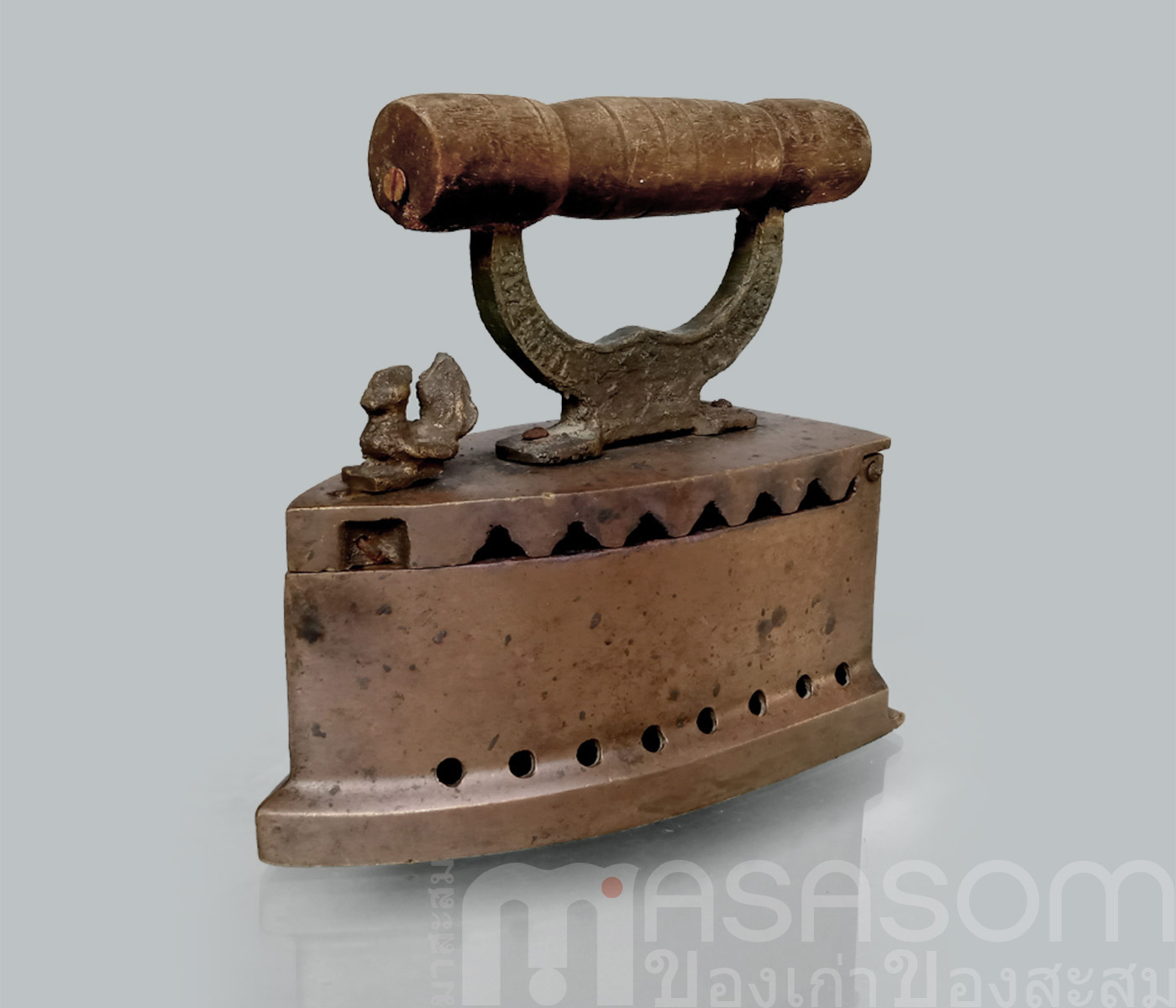 เตารีดทองเหลืองโบราณ