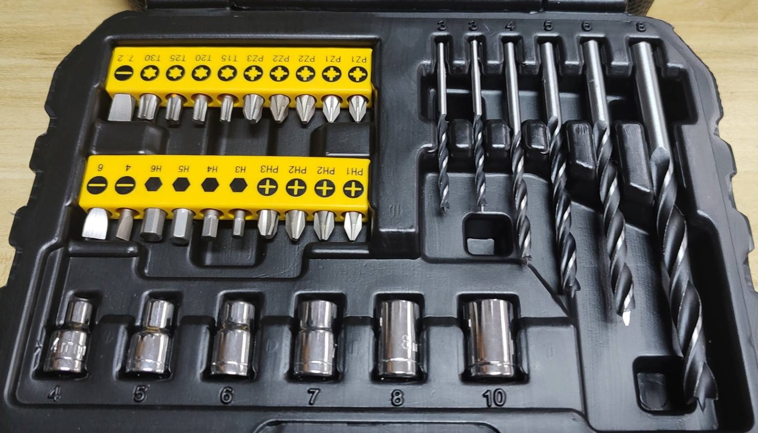 ชุดดอกไขควง ดอกสว่าน50 ชิ้น STA88546 STANLEY