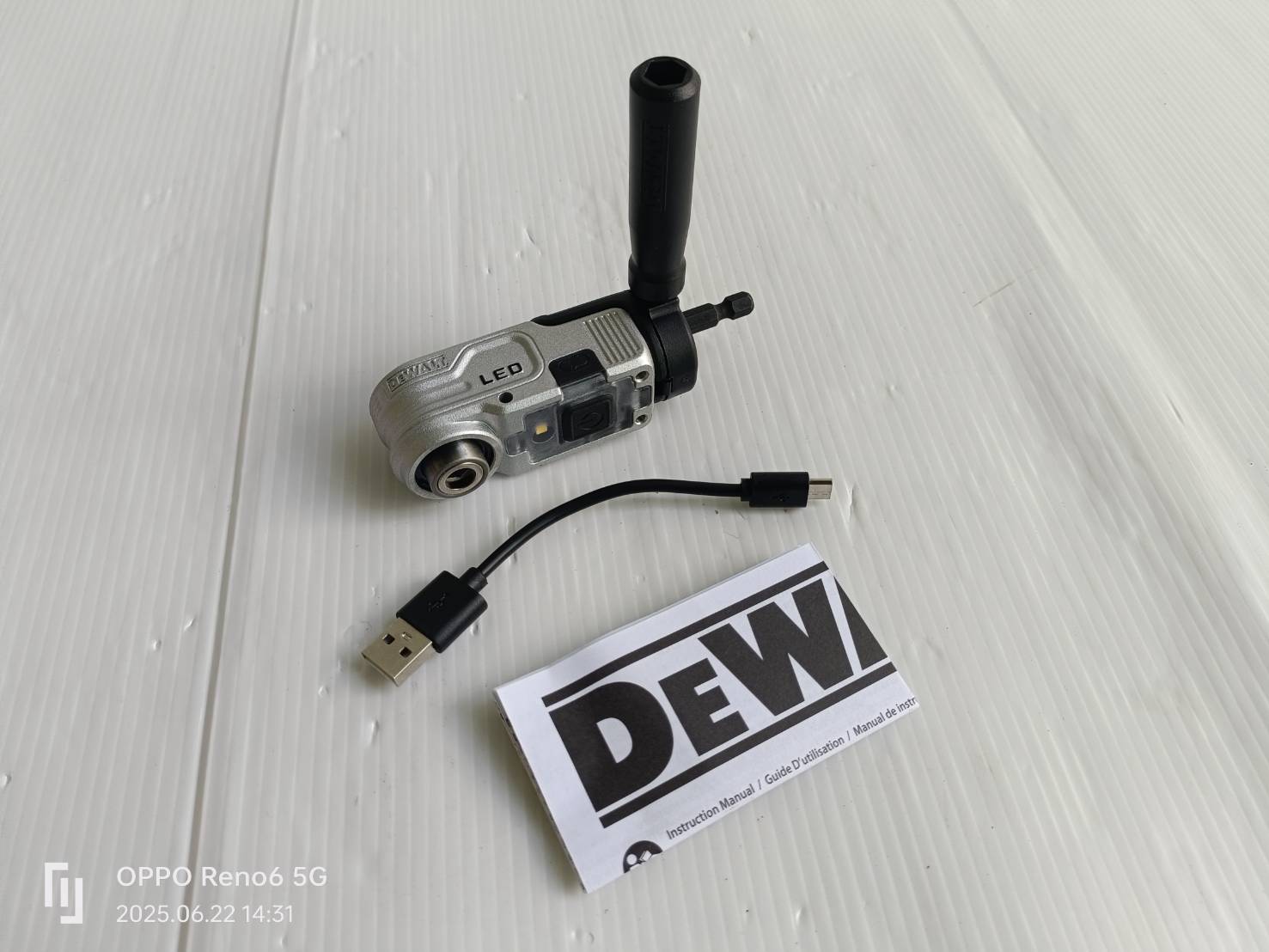 DEWALT DWALRAFT ก้านต่อไขควงมุมฉาก 90 องศา มีไฟLED ชาร์จ TYPE-C