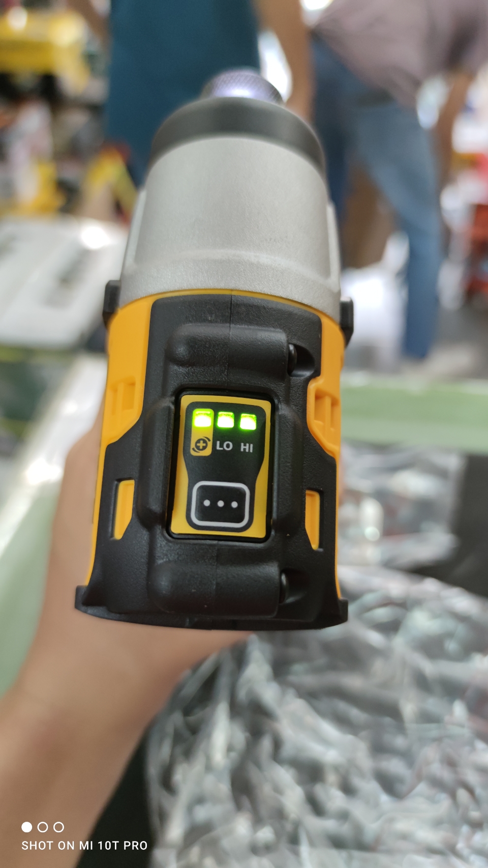 ไขควงกระแทก12V DCF801N DEWALT