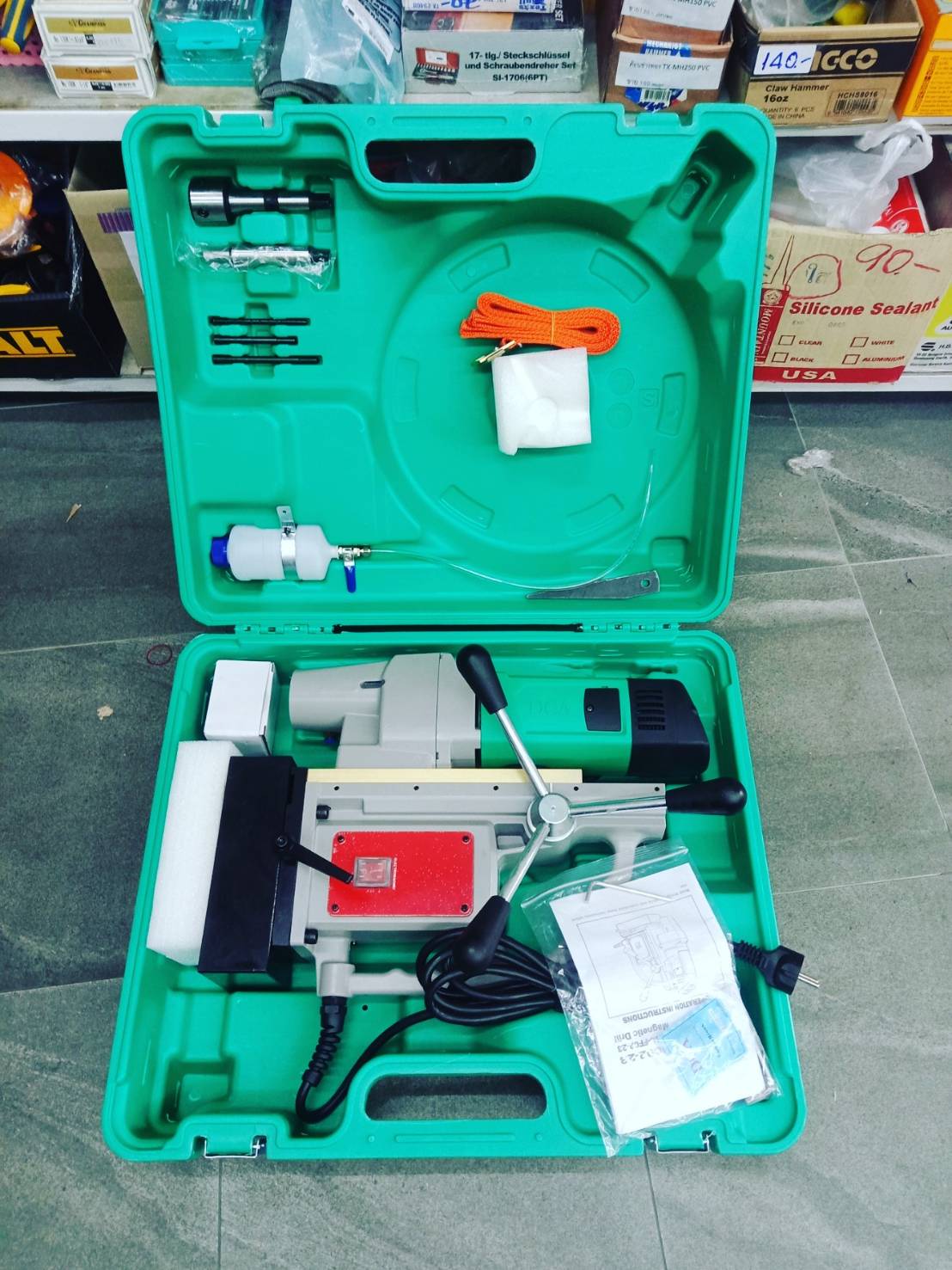 สว่านแท่นแม่เหล็ก รุ่น AJC02-23 (ปรับรอบได้) DCA