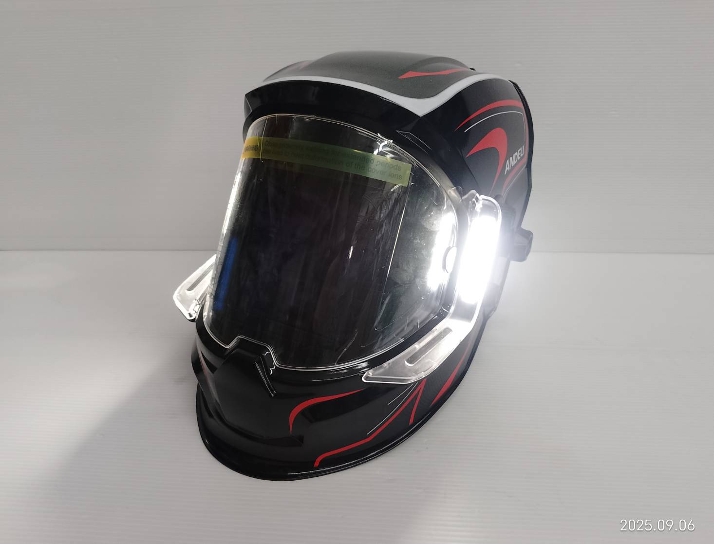 ANDELI หน้ากากเชื่อมอัตโนมัติ ให้สีจริง ปรับเฉดได้ พร้อมไฟ LED ทันสมัยแบตเตอรี่ชาร์จไฟได้ MONER-950L 142-1031