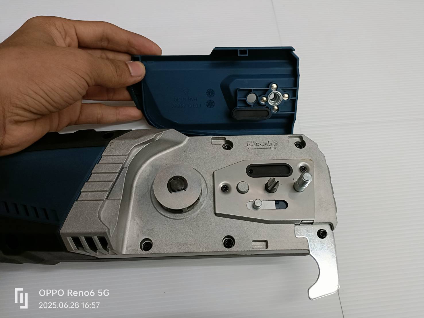 เลื่อยโซ่10"ด้ามยาว GKE18V-25TP BOSCH SOLO