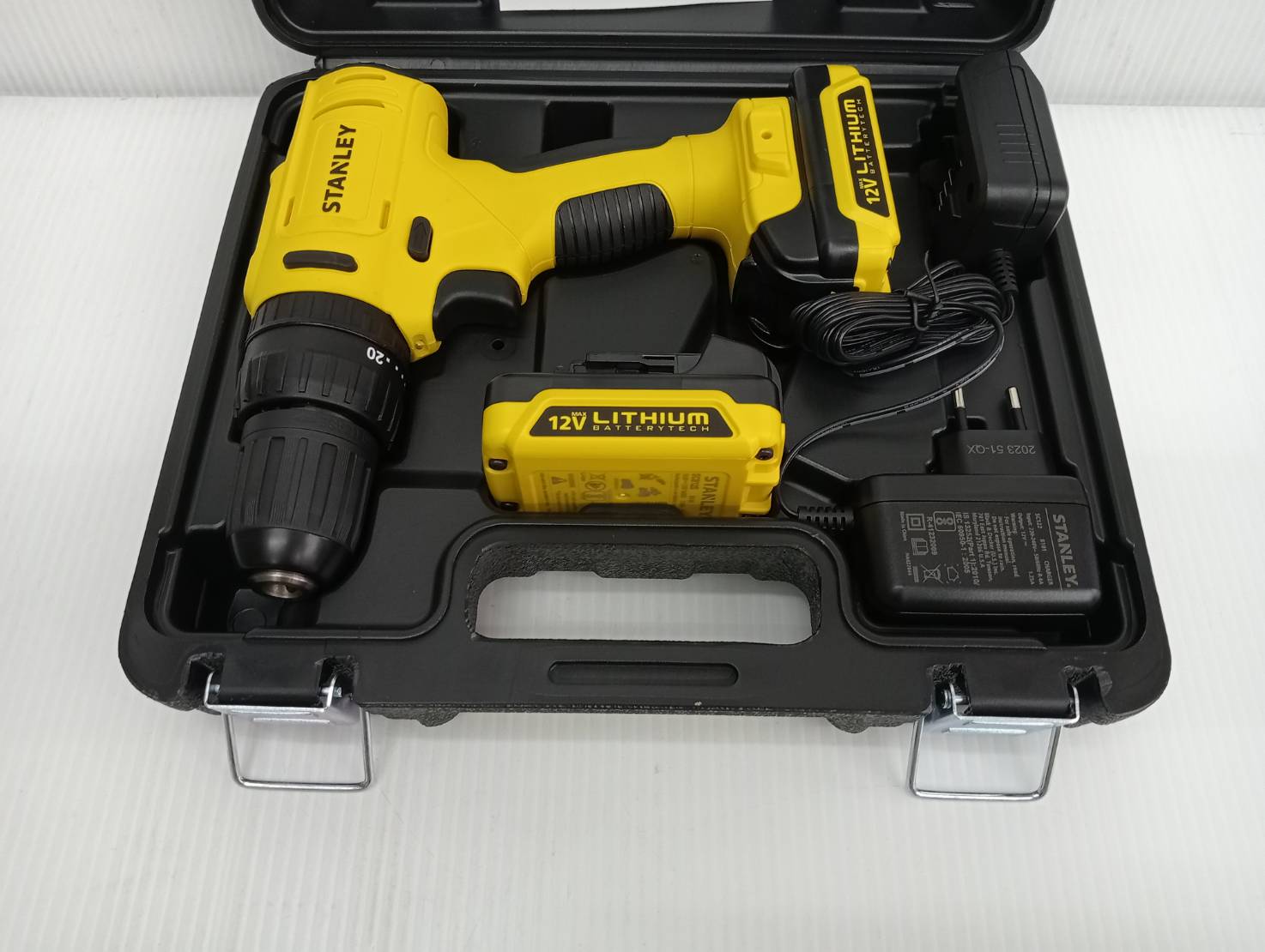 STANLEY รุ่น SCH121S2K-B1 สว่านกระแทกไร้สาย 12V Max พร้อมแบตเตอรี่ 1.5AH*2