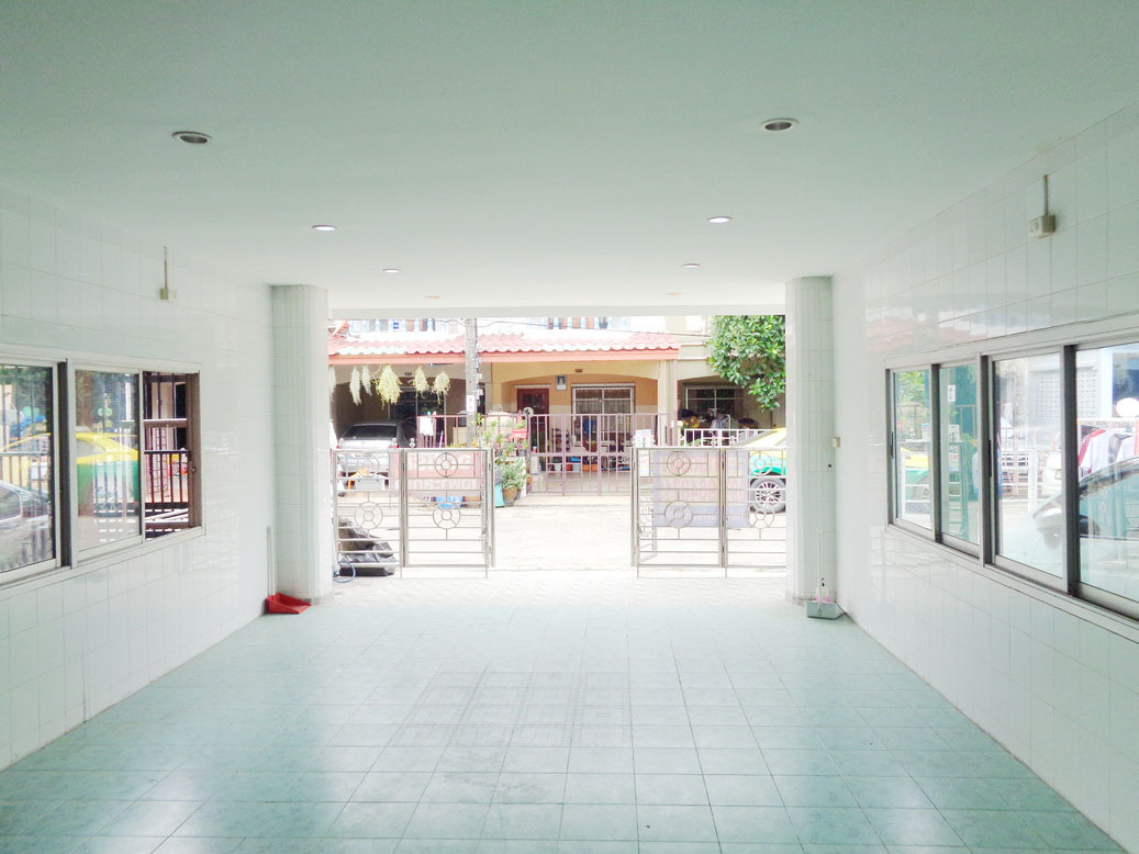 🚩H1280 ขายทาวน์เฮ้าส์ รีโนเวท หมู่บ้านเคซี รามอินทรา1 25.6 ตารางวา ซอยหทัยราษฎร์39 บ้านหลังใหญ่ พื้นที่เยอะ ใกล้สวนสัตว์เปิดซาฟารีเวิลด์ ใกล้วัดแป้นทอง 👉 2.4 ล้าน ฟรีค่าธรรมเนียมโอน