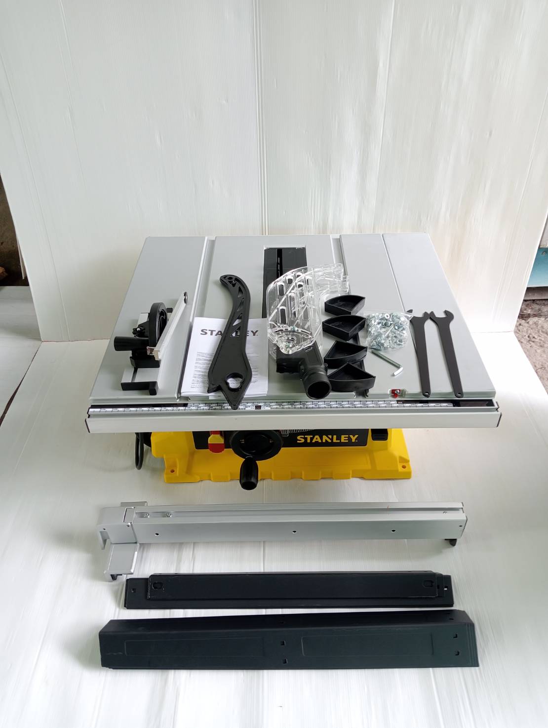 โต๊ะแท่นเลื่อย10" SST2001-B1 STANLEY