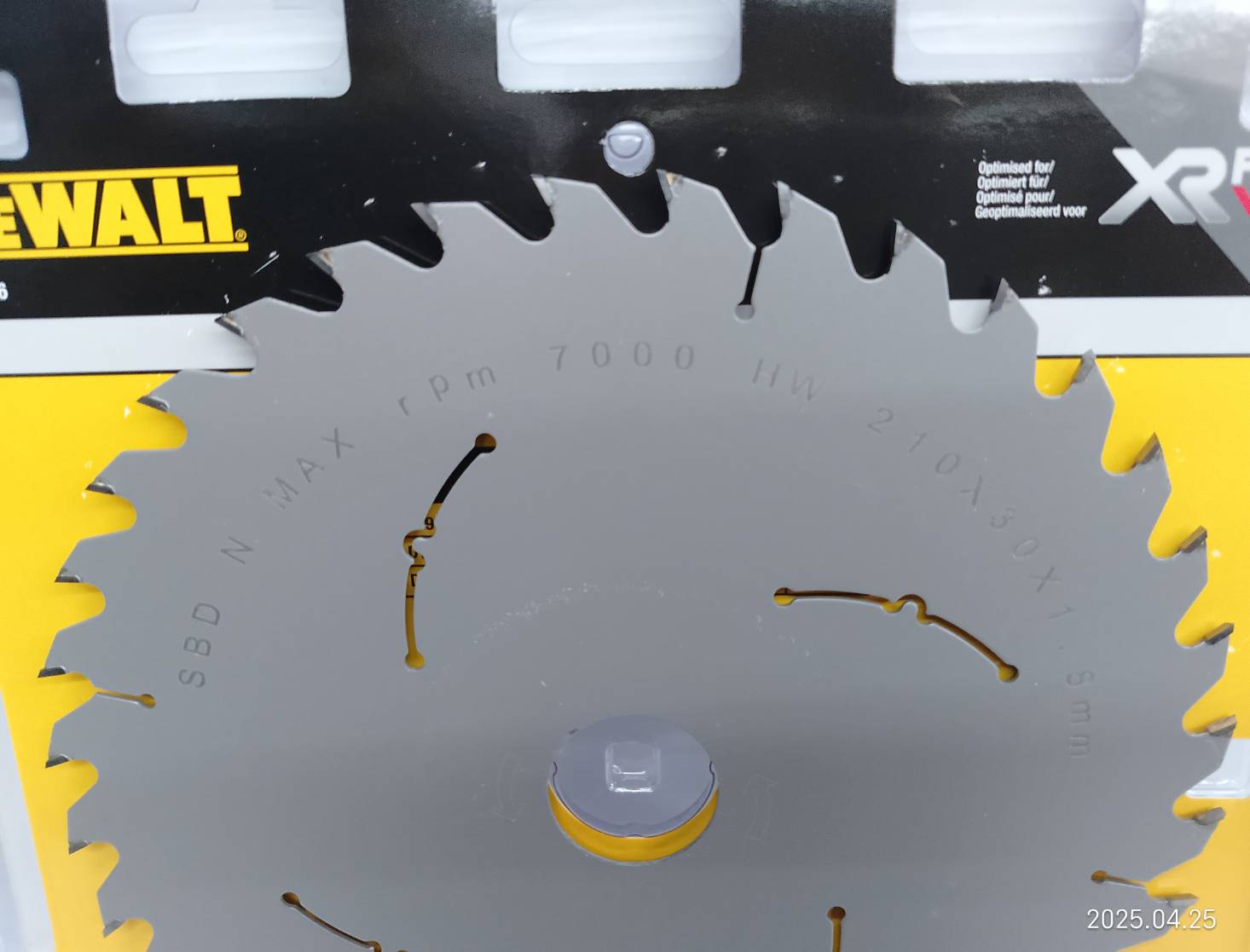 ใบเลื่อย8"x36T (ไม้) สำหรับโต๊ะเลื่อย DT99566-QZ DEWALT