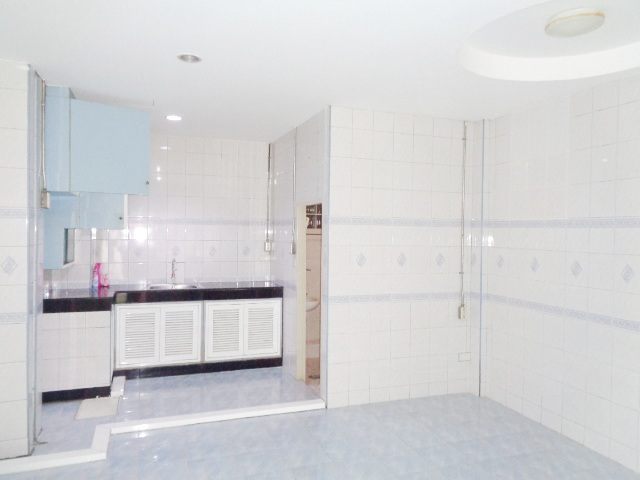 🚩 H1258 ขายทาวน์เฮ้าส์ รีโนเวทใหม่ทั้งหลัง หมู่บ้านจินดาทาวน์ ซอยคู้บอน 27 แยก 58 รามอินทรา ต่อเติมระเบียงหลังบ้าน ใกล้ตลาดสด ถนนหน้าบ้านกว้าง