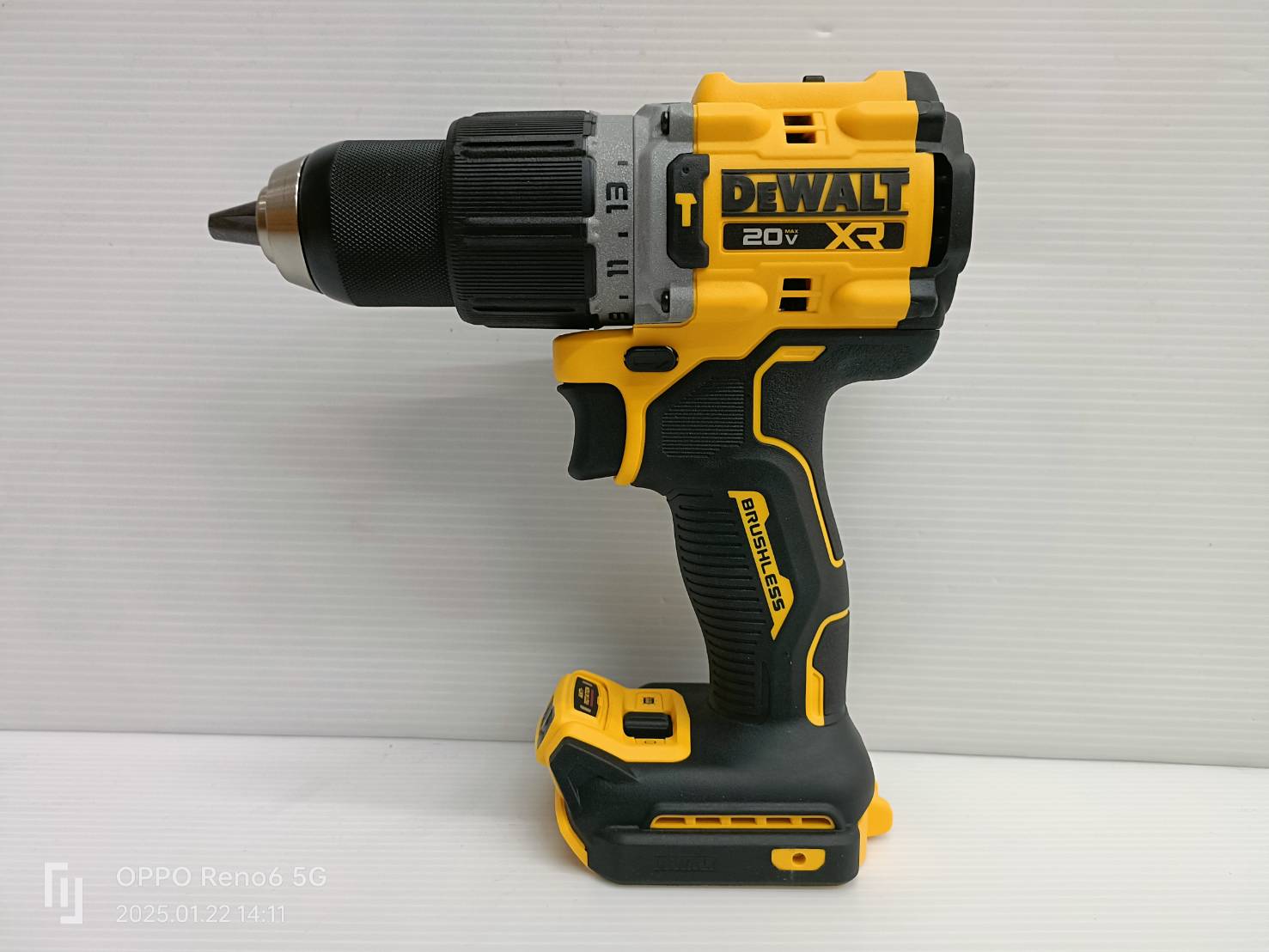 DEWALT สว่านกระแทกไร้สาย 20V DCD806N-B1 (ตัวเปล่า)