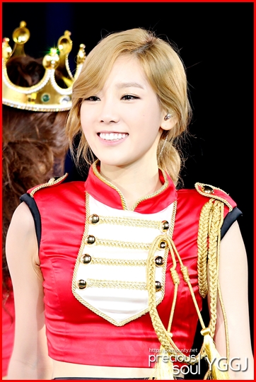 ชุดเจ้าหญิงเกิลร์เจนเนเรชั่น / ชุดนักร้องเกาหลี