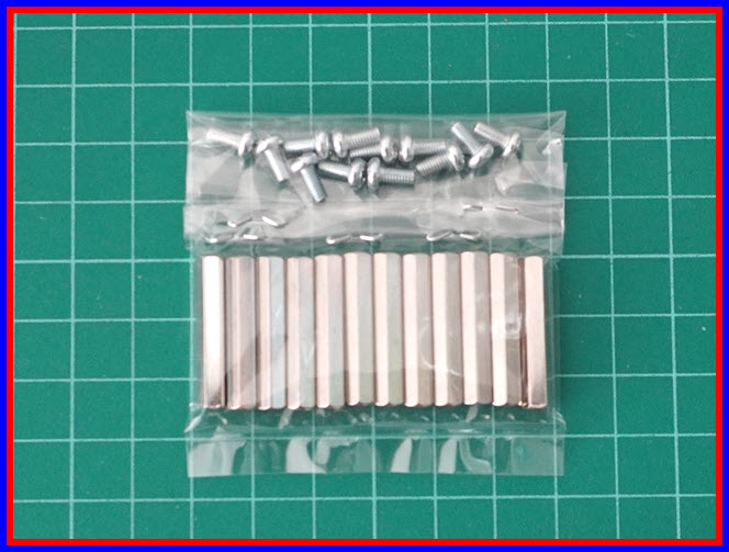 12x เสารองแบบเหลี่ยม ยาว 25 มม. + 12x สกรู M3