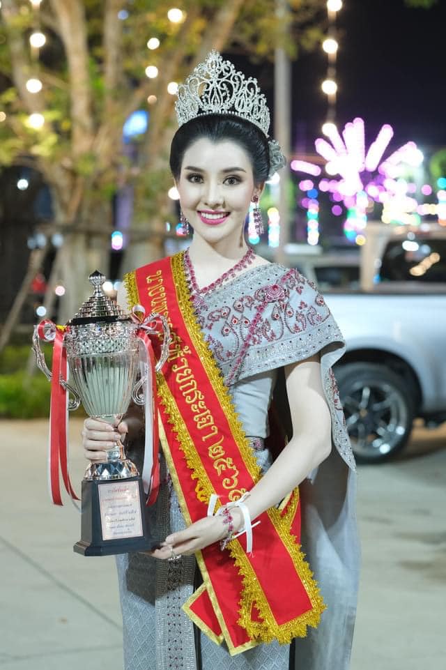 (พร้อมส่งจากไทย) มงกุฏ 098 สีเงิน มงกุฎนางงาม มงกุฎเพชร มงกุฎประกวด สินค้าพร้อมส่ง ไม่ต้องรอนาน งานพรีเมี่ยม