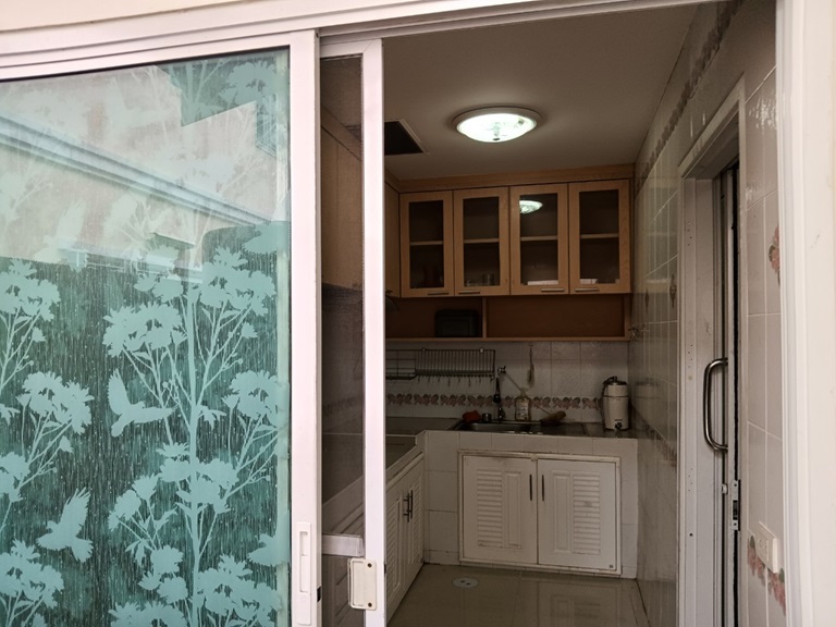 H1179 ขายทาวน์เฮ้าส์ หมู่บ้านพฤกษาวิลล์ 36 สรงประภา-ดอนเมือง 17.5 ตร.วา ตำบลหลักหก อำเภอเมือง ปทุมธานี ต่อเติมหน้าหลัง อยู่ต้นโครงการ