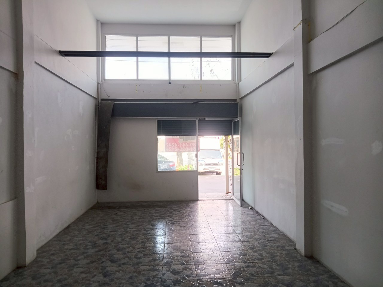 H1265 เซ้งตึกแถว 3.5ชั้น 3คูหา ใกล้วัดสวนแก้ว อยู่ติดทางเข้าวัดศรีราษฎร์ ติดถนนบางกรวย-ไทรน้อย ทำเลดี เหมาะค้าขายหรือทำธุรกิจ