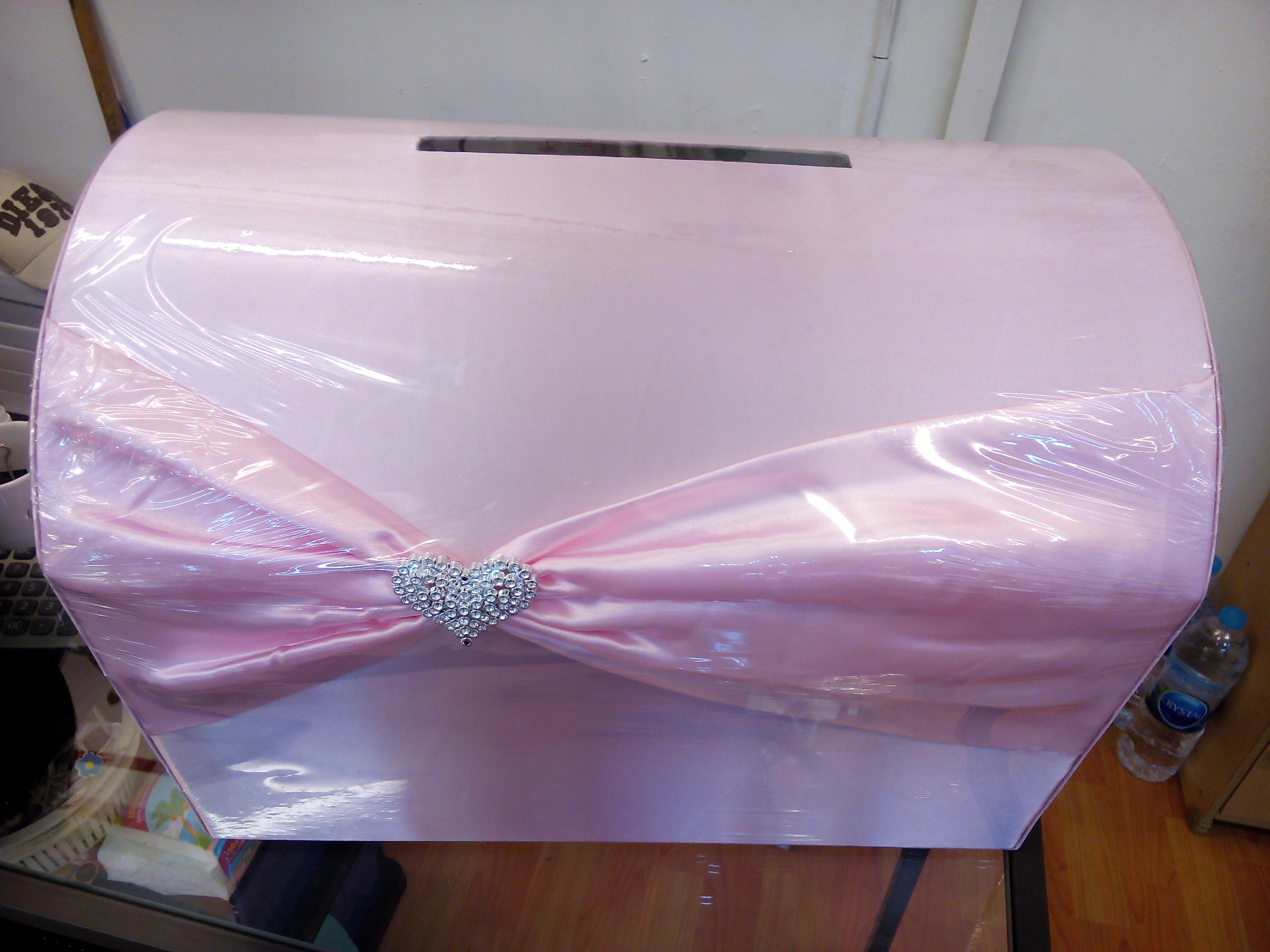 กล่องรับซองหีบสมบัติผ้าไหม คาดโบว์ใหญ่ ติดหัวใจเพชร