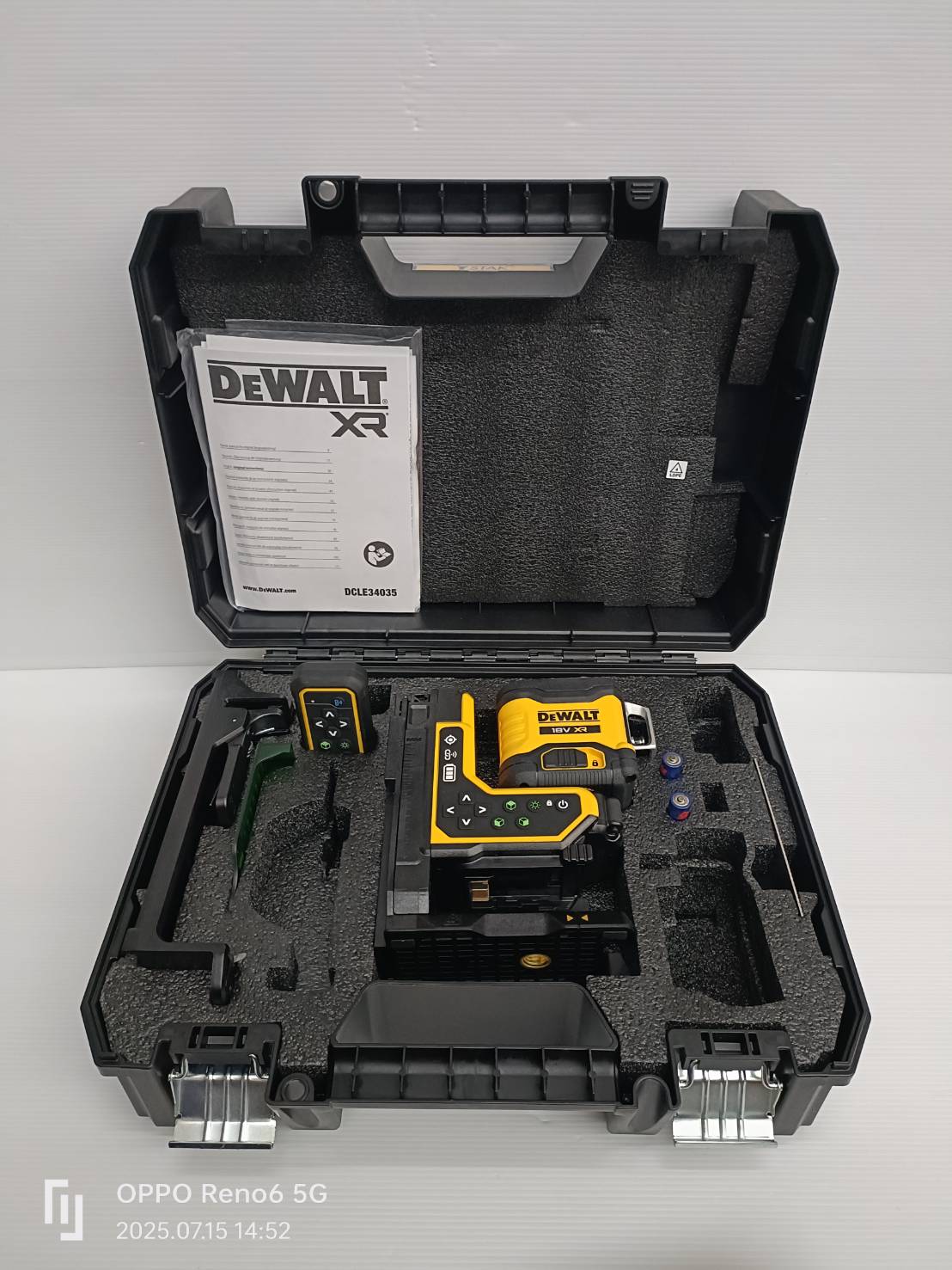 DEWALT รุ่น DCLE34035B-XJ เลเซอร์วัดระดับแบบ 3 เส้น 360 องศา 20V รุ่นรีโมทคอนโทรล