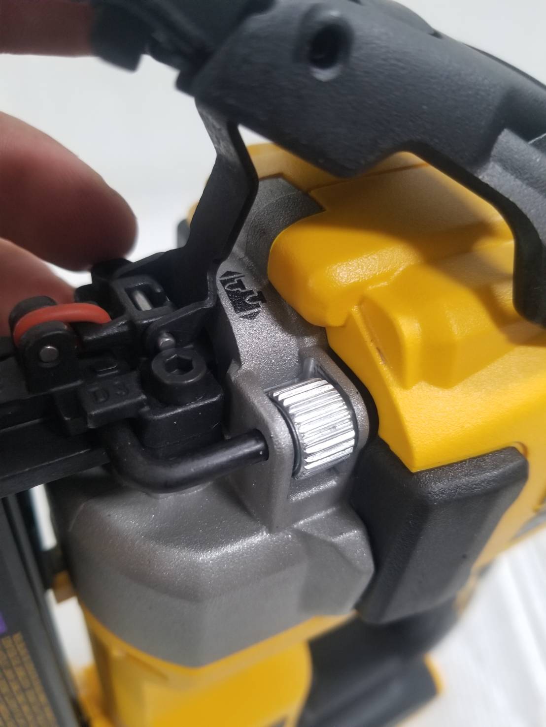 เครื่องยิงตะปู20V DCN623B DEWALT (ตะปูPIN)