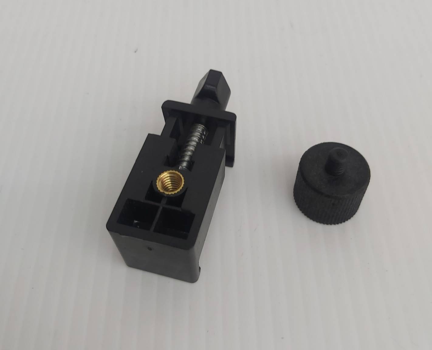 MARATHON WG-16L เครื่องวัดระดับเลเซอร์ แสงสีเขียว 16 เส้น (รวมขาตั้ง)