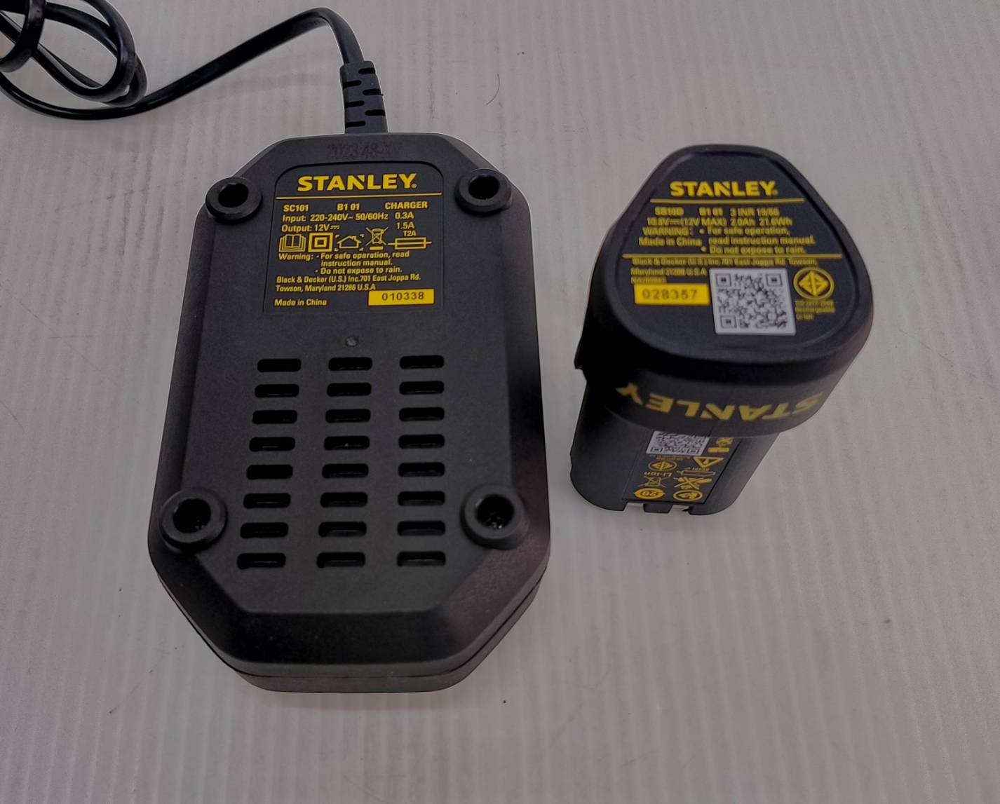 STANLEY รุ่น SCD10D1-B1 สว่านไขควงไร้สาย 12V Max พร้อมแบตเตอรี่ 2.0Ah