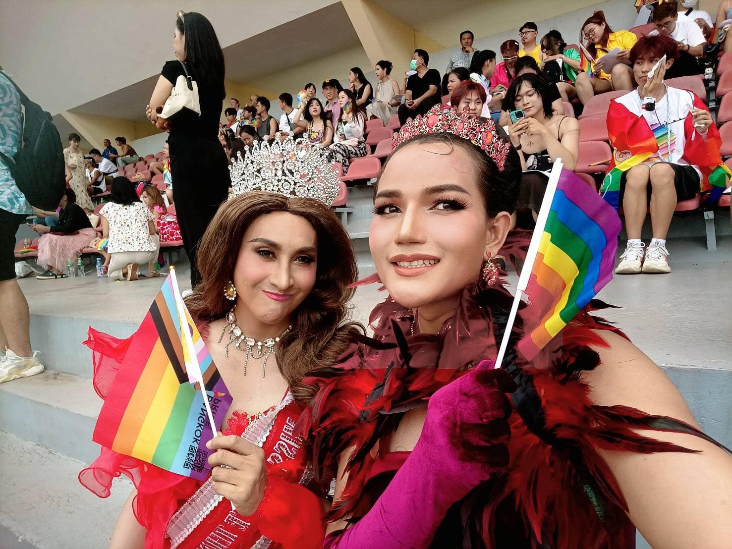 (พร้อมส่งจากไทย) มงกุฏ 121 สีเงิน งานสวย งานนางงาม รุ่นฐานกลม ปรับขนาดได้ ส่งด่วน ส่งจาก จ.อุบลราชธานี