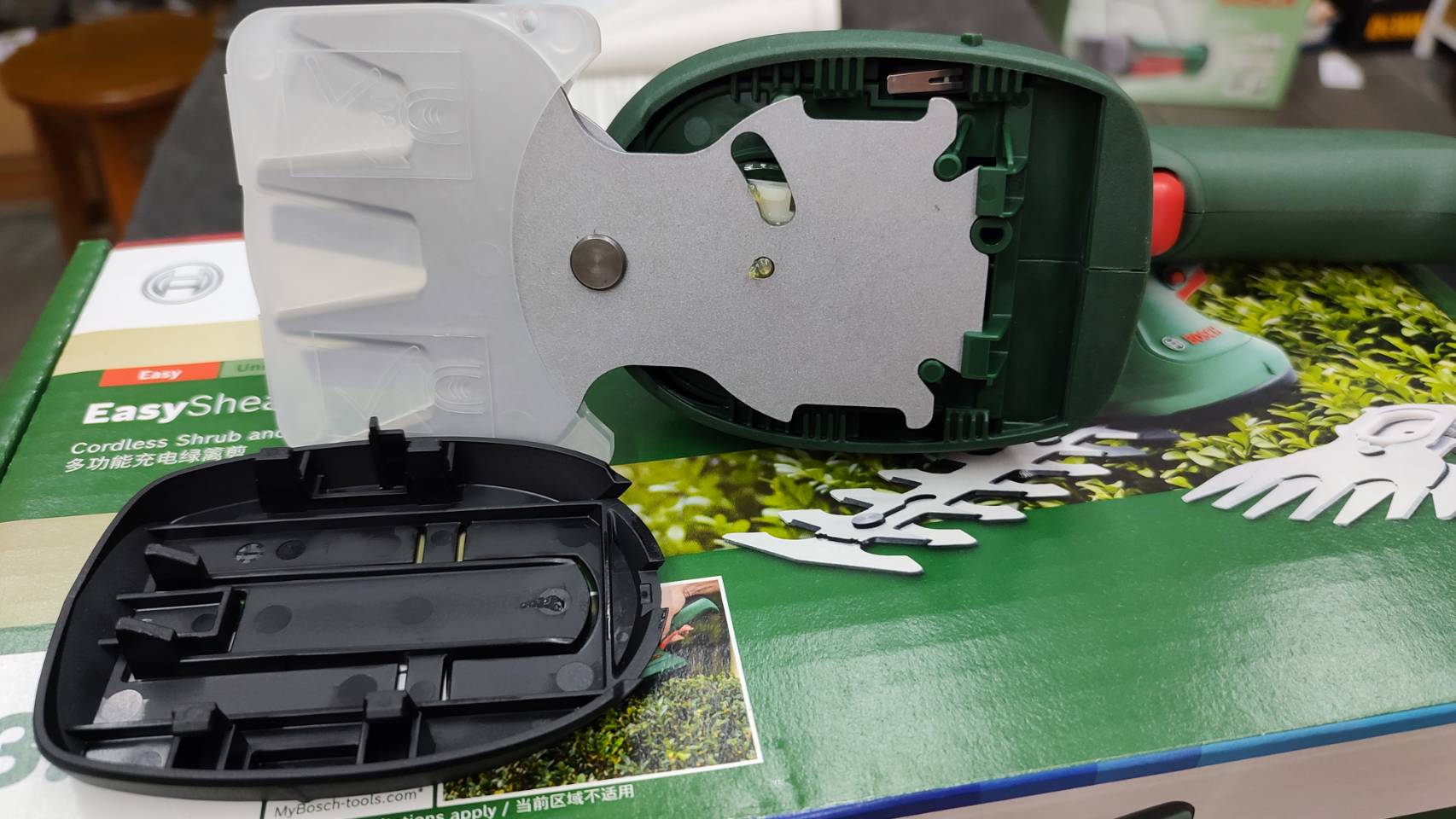 เครื่องตัดแต่งกิ่ง3.6V EasyShear BOSCH