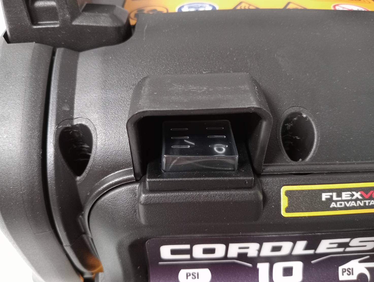 DEWALT รุ่น DCC1020N-KR ปั๊มลมไร้สายไร้แปรงถ่าน 10 ลิตร 20V Max Flexvolt Advantage เฉพาะตัวเครื่อง