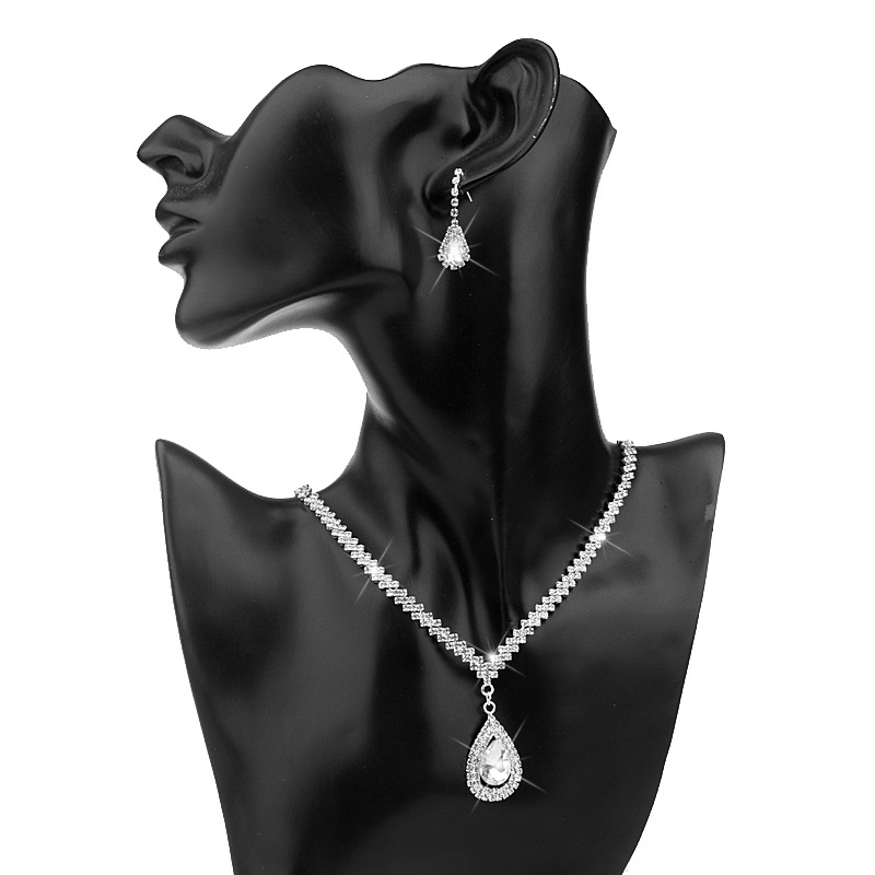 (พร้อมส่ง) สร้อยคอเพชร+ต่างหูแบบเข็ม 001 สร้อยคอเจ้าสาว สร้อยคอใส่ออกงาน สวยหรูดูแพง ถ่ายจากสินค้าจริง