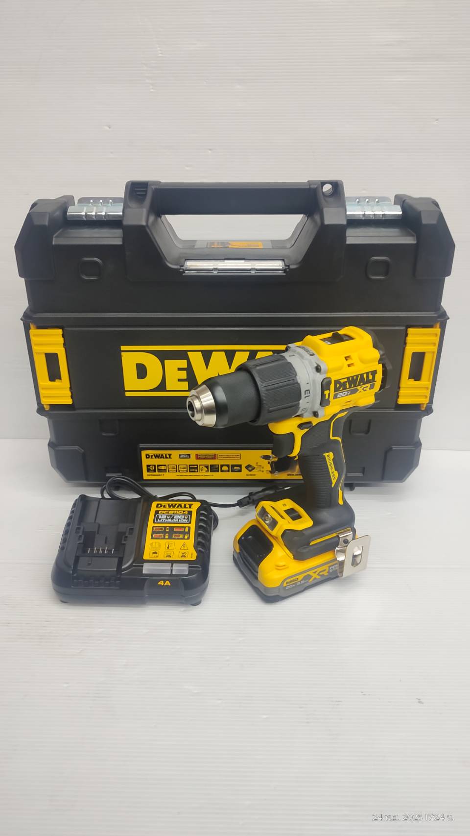 สว่านกระแทกไร้สายไร้แปรงถ่าน 20V DCD806S1T-B1 DEWALT