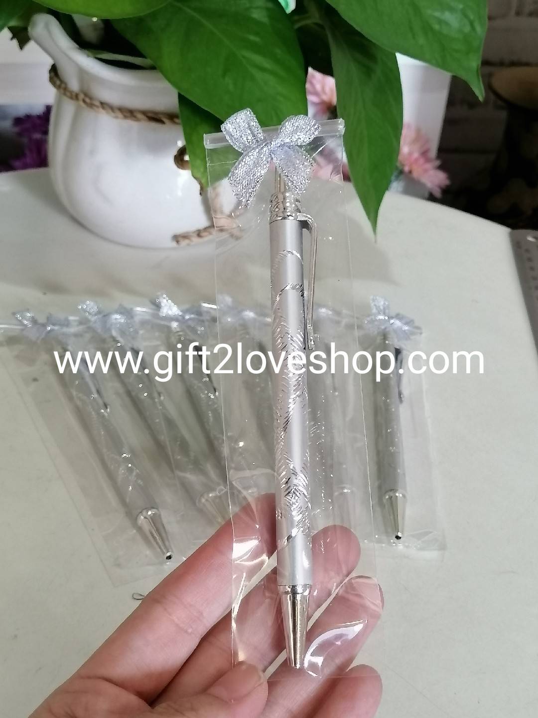 ปากกาสีเงิน ฟรีป้ายชื่อ