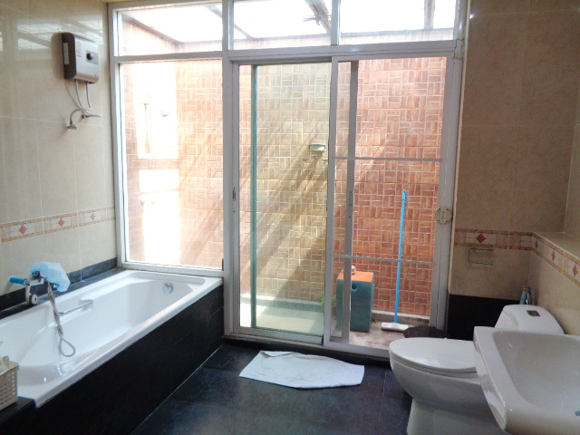 H1186 ขายบ้านเดี่ยวชั้นเดียว 281 ตารางวา อยู่ในตัวเมืองราชบุรี ตกแต่งหรู สภาพพร้อมอยู่