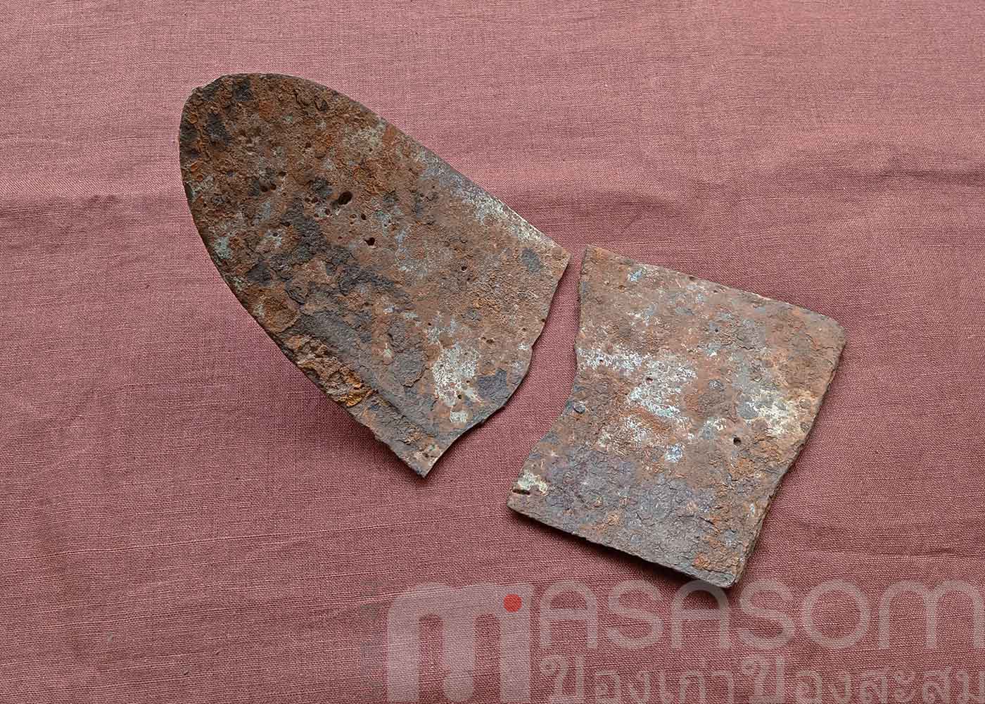 ผานไถโบราณหัก