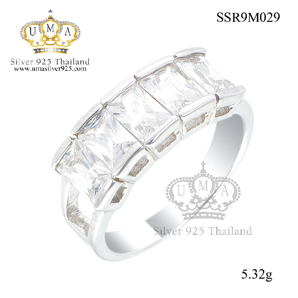 แหวนทองคำขาว ประดับเพชร CZ แหวนแถวล็อค ประดับเพชรสี่เหลี่ยม ช่วงบ่าแหวนฉลุโปร่ง หรูหราดูดี แวววาว สวมใส่ออกงานราตรี งานสังสรรค์ต่างๆ สะดุดตาประทับใจแก่ผู้พบเห็น