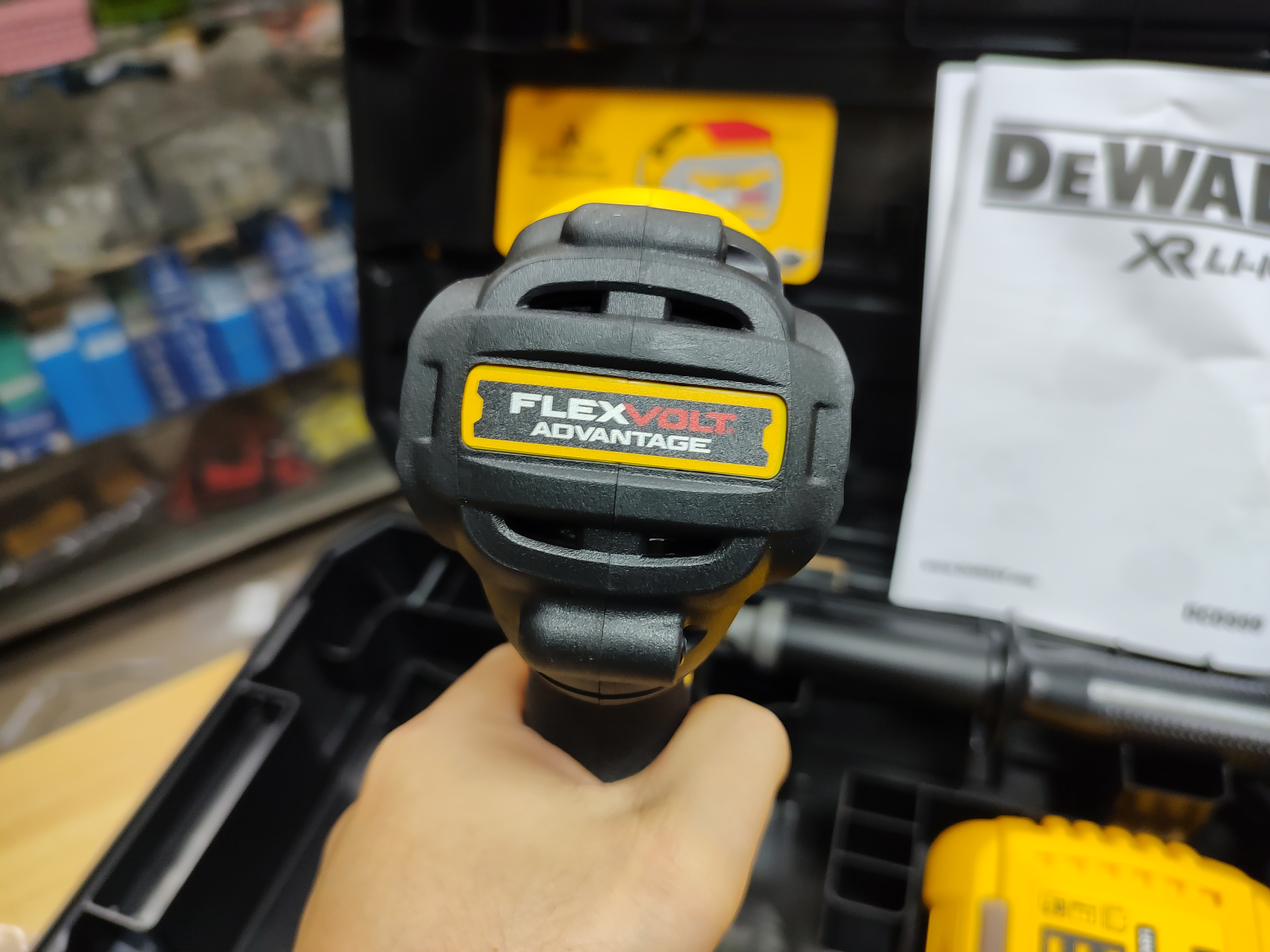 สว่านกระแทกไร้สาย20V DCD999T1 DEWALT