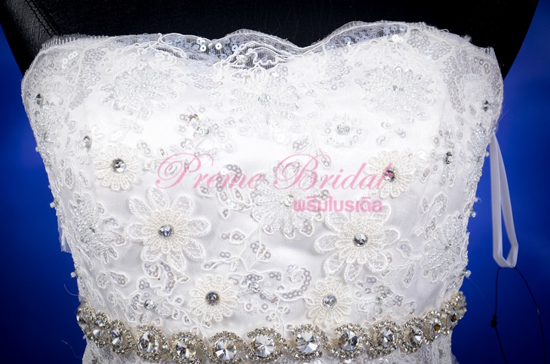 ชุดแต่งงานไซส์ M ตกแต่งเพชรงานปักแน่น หรูหรา