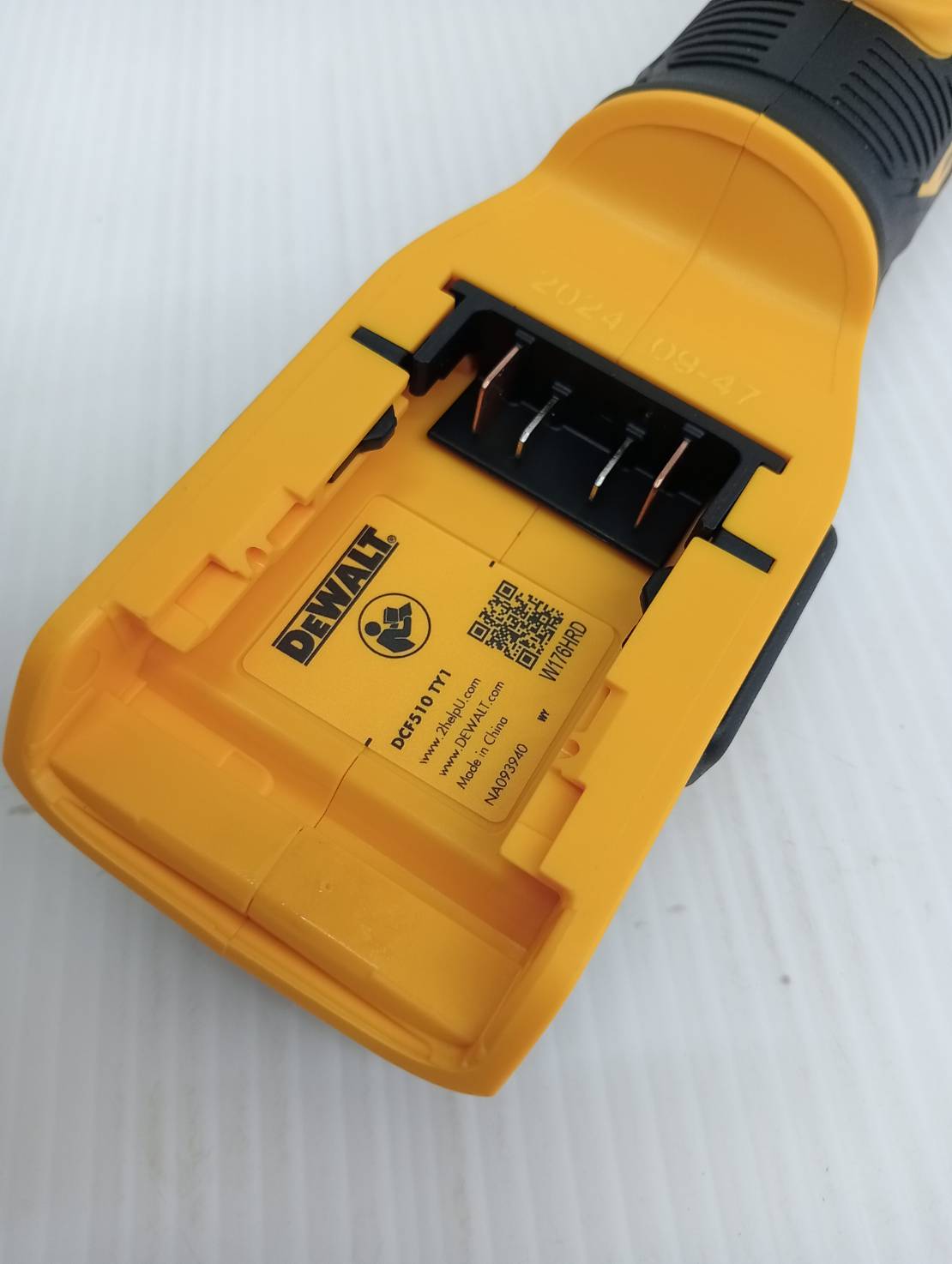 DEWALT รุ่น DCF510N-XJ ประแจไฟฟ้าด้ามฟรีไร้แปรงถ่าน 3/8-1/2 นิ้ว รุ่นหัวปิด (เฉพาะตัวเครื่อง)