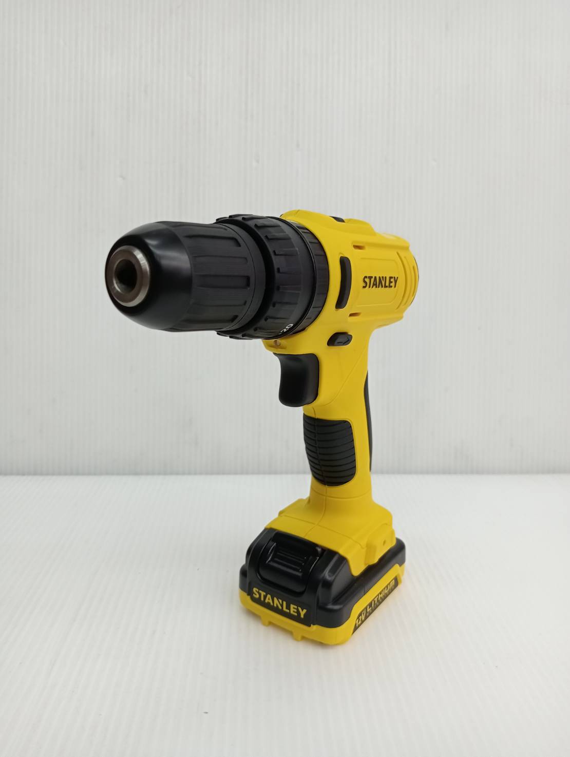 STANLEY รุ่น SCH121S2K-B1 สว่านกระแทกไร้สาย 12V Max พร้อมแบตเตอรี่ 1.5AH*2
