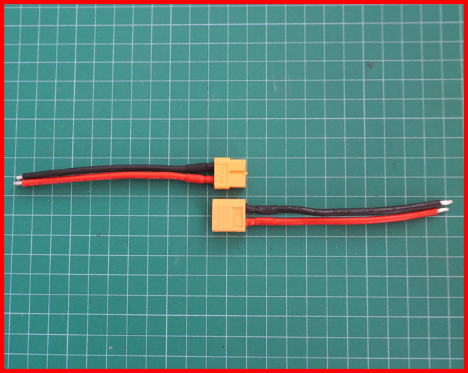 1x คอนเนคเตอร์ XT60 ตัวผู้+ตัวเมีย 1 คู่ ยาวด้านละ 10 ซม