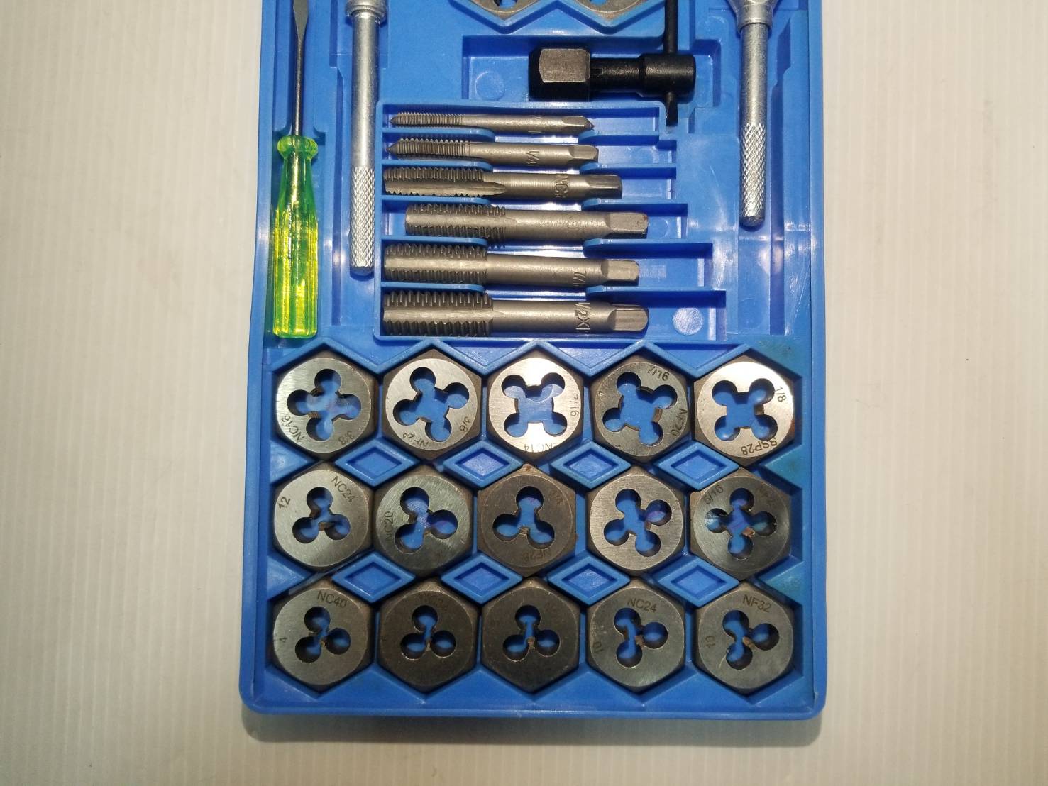 ชุดต๊าปเกลียว 40 ตัวชุด TAP40I SOLID (หุน)