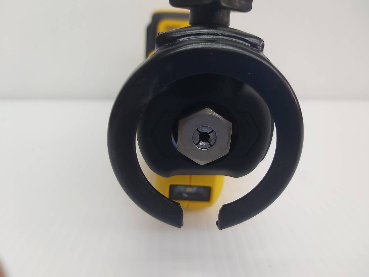 เครื่องเร้าเตอร์ตัดแผ่นฝ้าดรายวอลล์ 20V Max เฉพาะตัวเครื่อง รุ่น DCE555B DEWALT