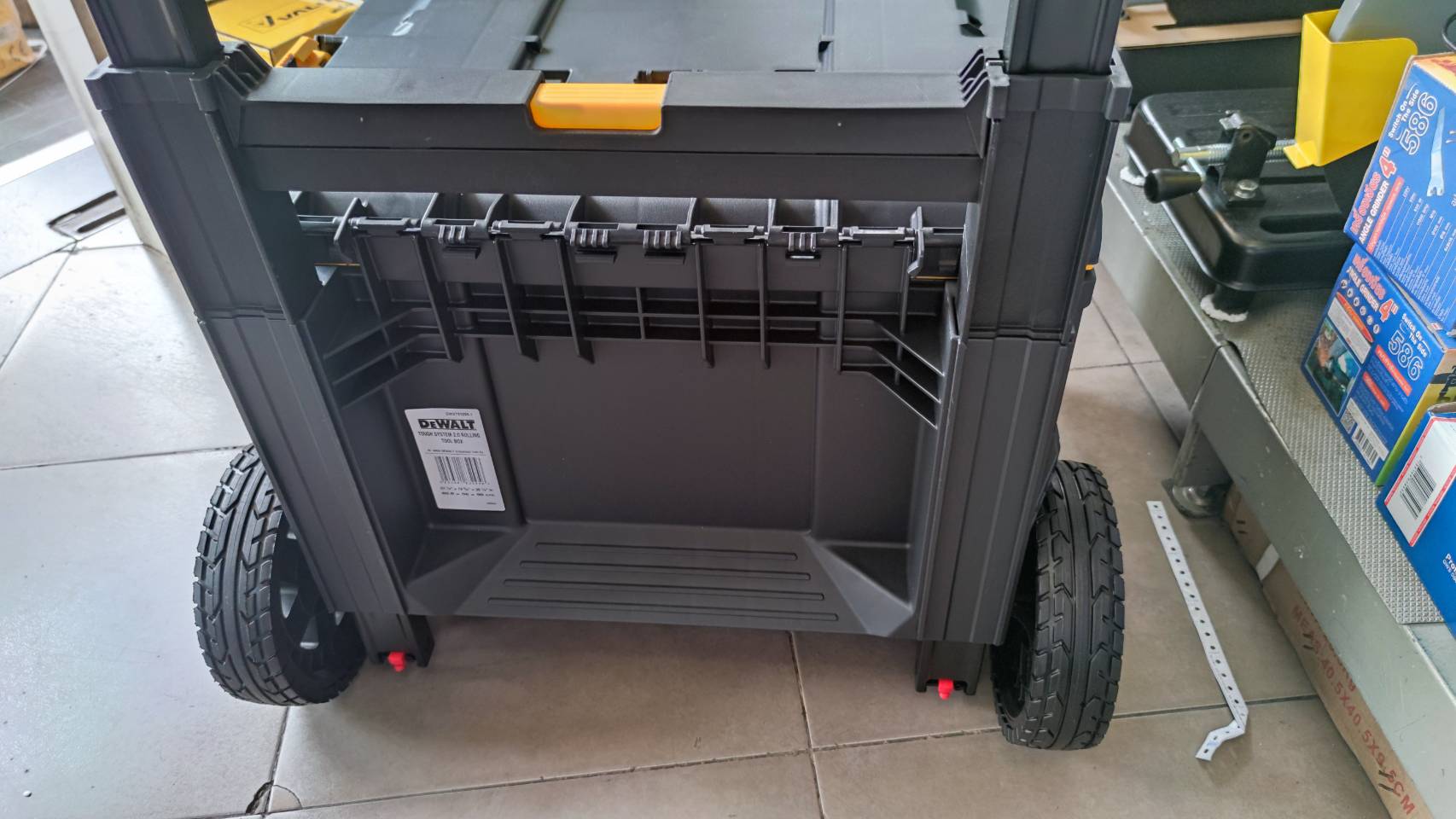กล่องใส่เครื่องมือ+ถาด+มีล้อ DWST83295-1 DEWALT TOUGHSYSTEM2.0