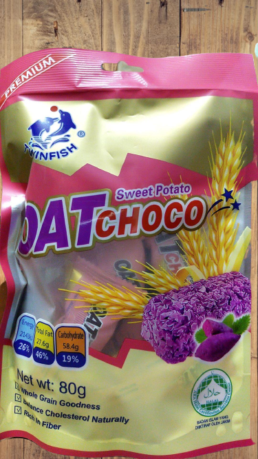 Oat Choco ขนมข้าวโอ๊ตอัดแท่ง ห่อเล็ก มี 4 รสชาติ ปริมาณ 80 กรัม เหมาะกับคนที่รักสุขภาพ อร่อย ครบรส รสมันม่วงหวาน Twinfish ข้าวโอ๊ตอัดแท่ง ธัญพืชจากธรรมชาติ พลังงานสูง ไขมันคอเลสเตอรอลต่ำ จุ่มนมหรือจิบชากาแฟมื้อเช้า บ่าย อร่อยทุกรส