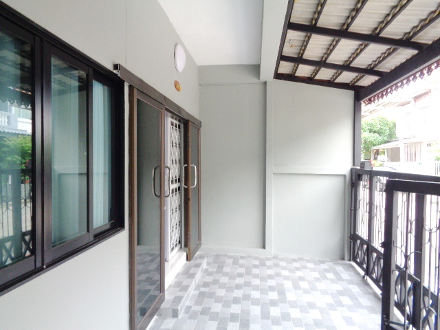 🚩H1215 ให้เช่า ทาวน์เฮ้าส์ 20 ตารางวา หมู่บ้านวรารักษ์ เลียบคลองสอง 27 รีโนเวทแล้ว พร้อมเฟอร์ฯใหม่ทั้งหลัง คลองสามวา กรุงเทพฯ