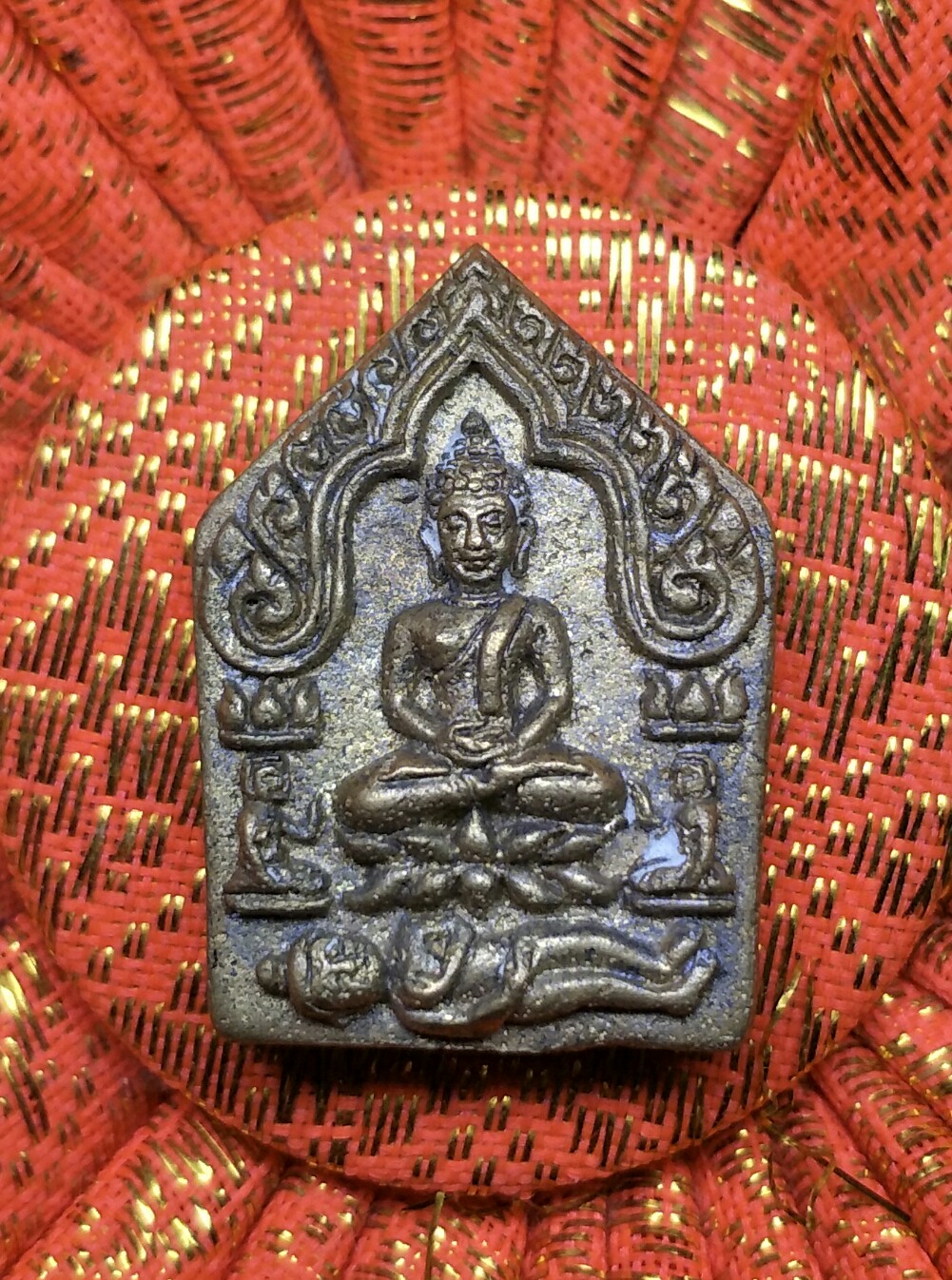 ขุนแผนเนื้อทองระฆังโบราณ หลวงปู่ไม อินทสิริ วัดป่าหนองช้างคาว จ.อุดรธานี พระสายวัดป่าหลวงปู่มั่น ภูริทัตโต