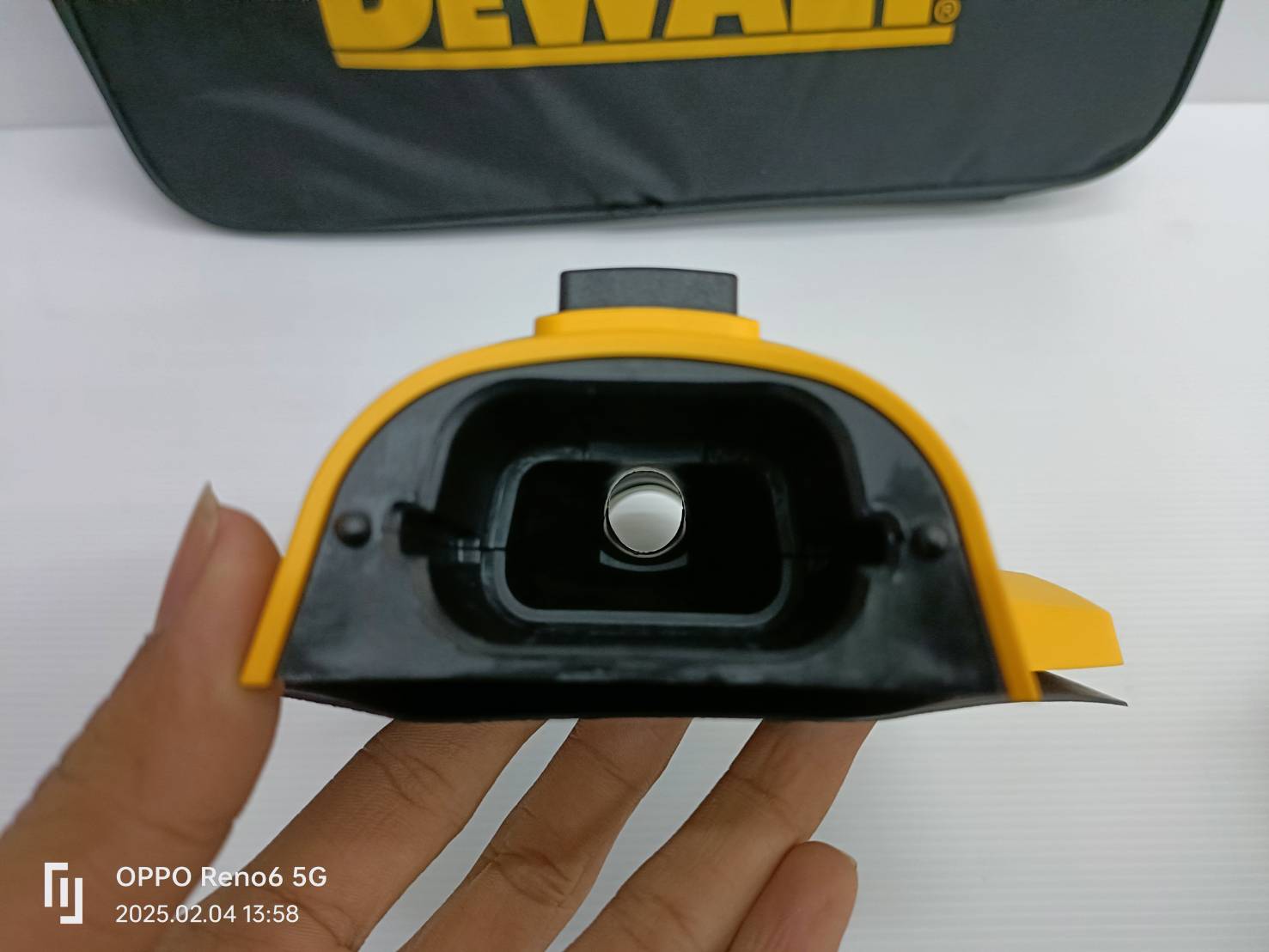 DEWALT อุปกรณ์เสริมดูดฝุ่น DWH050-XJ ใช้กับสว่านที่มีขนาด 38-52 มม.