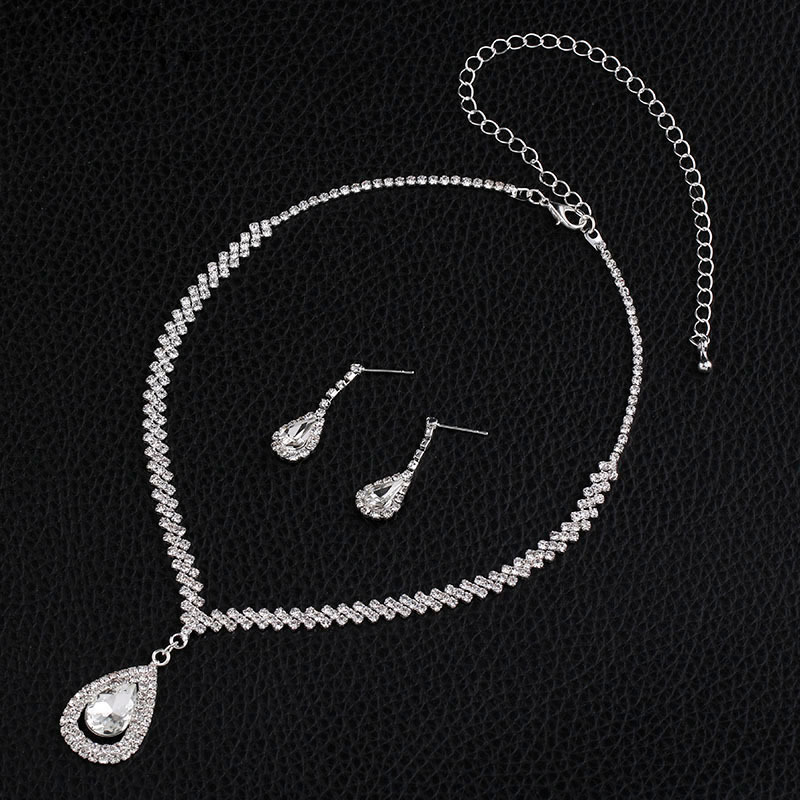 (พร้อมส่ง) สร้อยคอเพชร+ต่างหูแบบเข็ม 001 สร้อยคอเจ้าสาว สร้อยคอใส่ออกงาน สวยหรูดูแพง ถ่ายจากสินค้าจริง