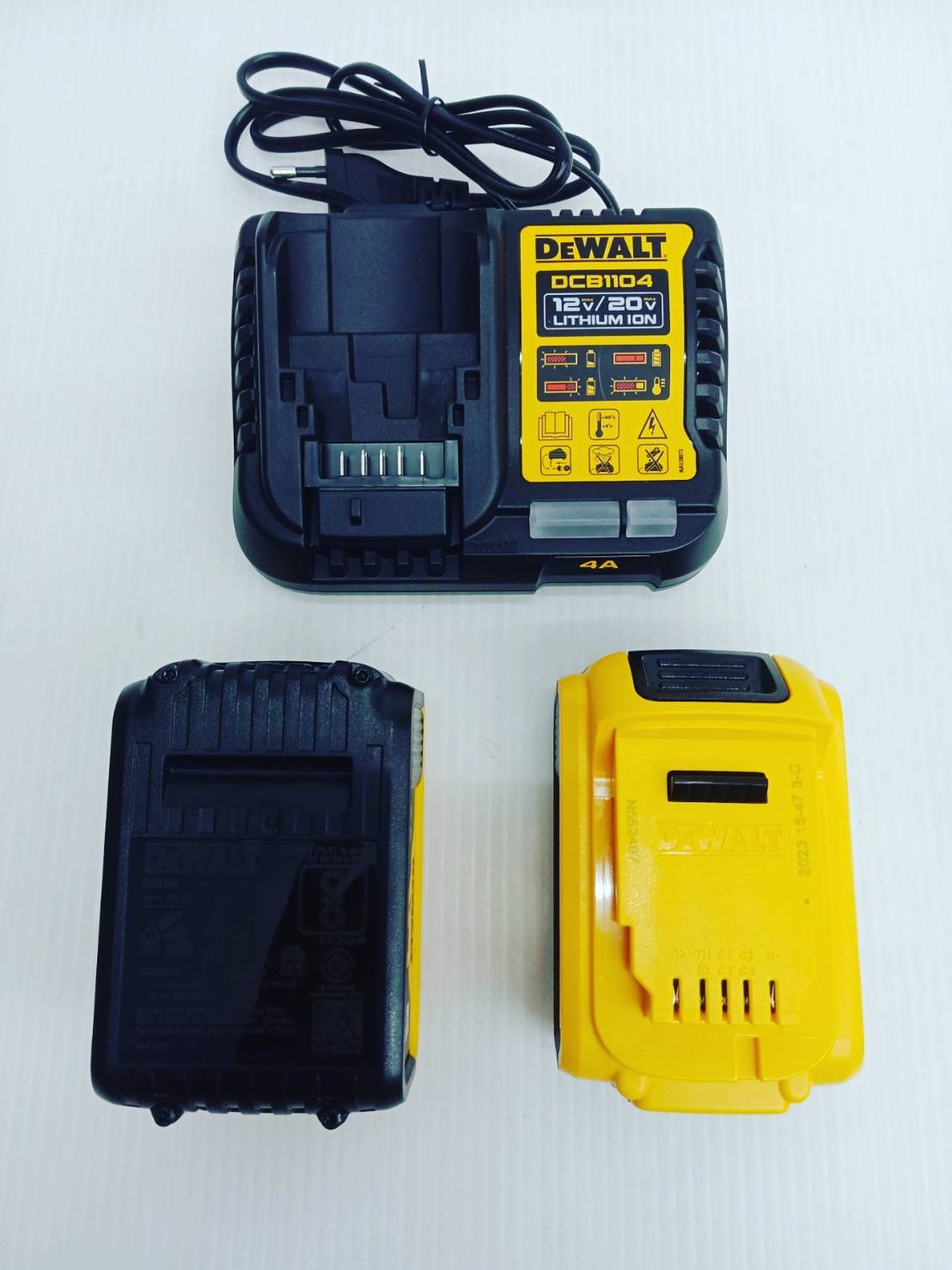 คอมโบ้ชุดสว่านไร้สาย20V (DCD800+DCH172) DCK2215P2T DEWALT